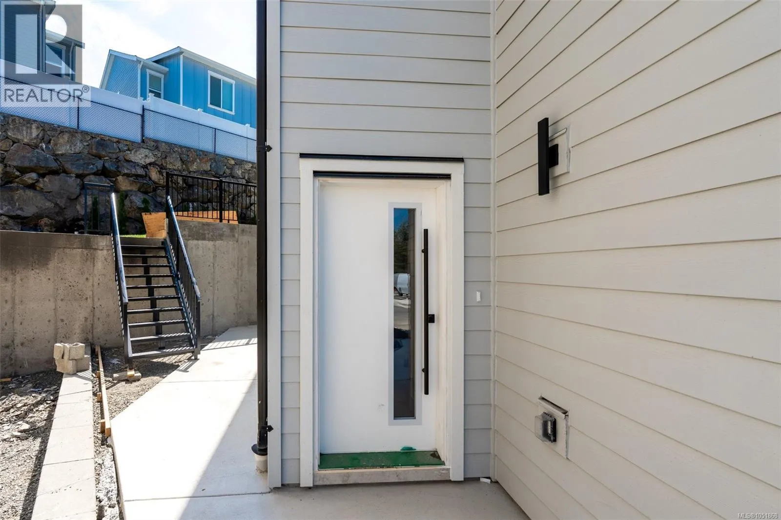 833 Blackbird Pl