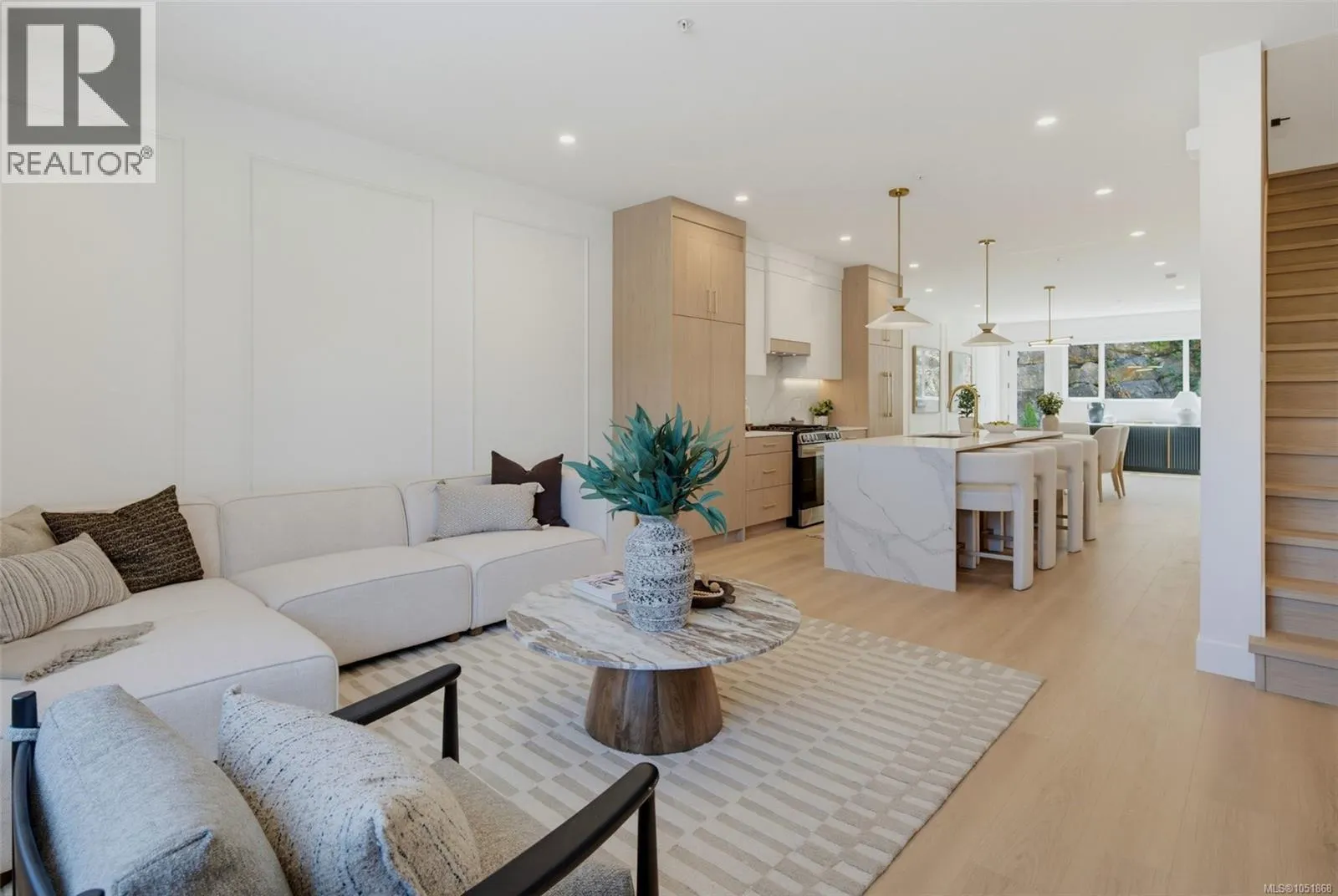833 Blackbird Pl