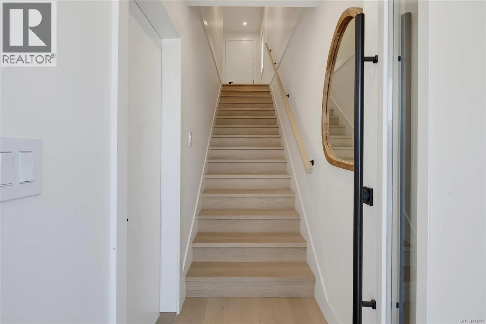 833 Blackbird Pl