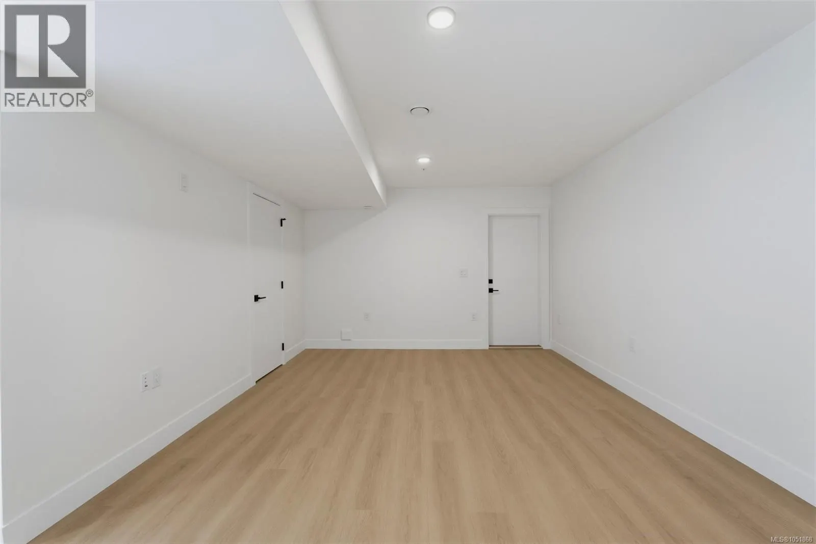 833 Blackbird Pl