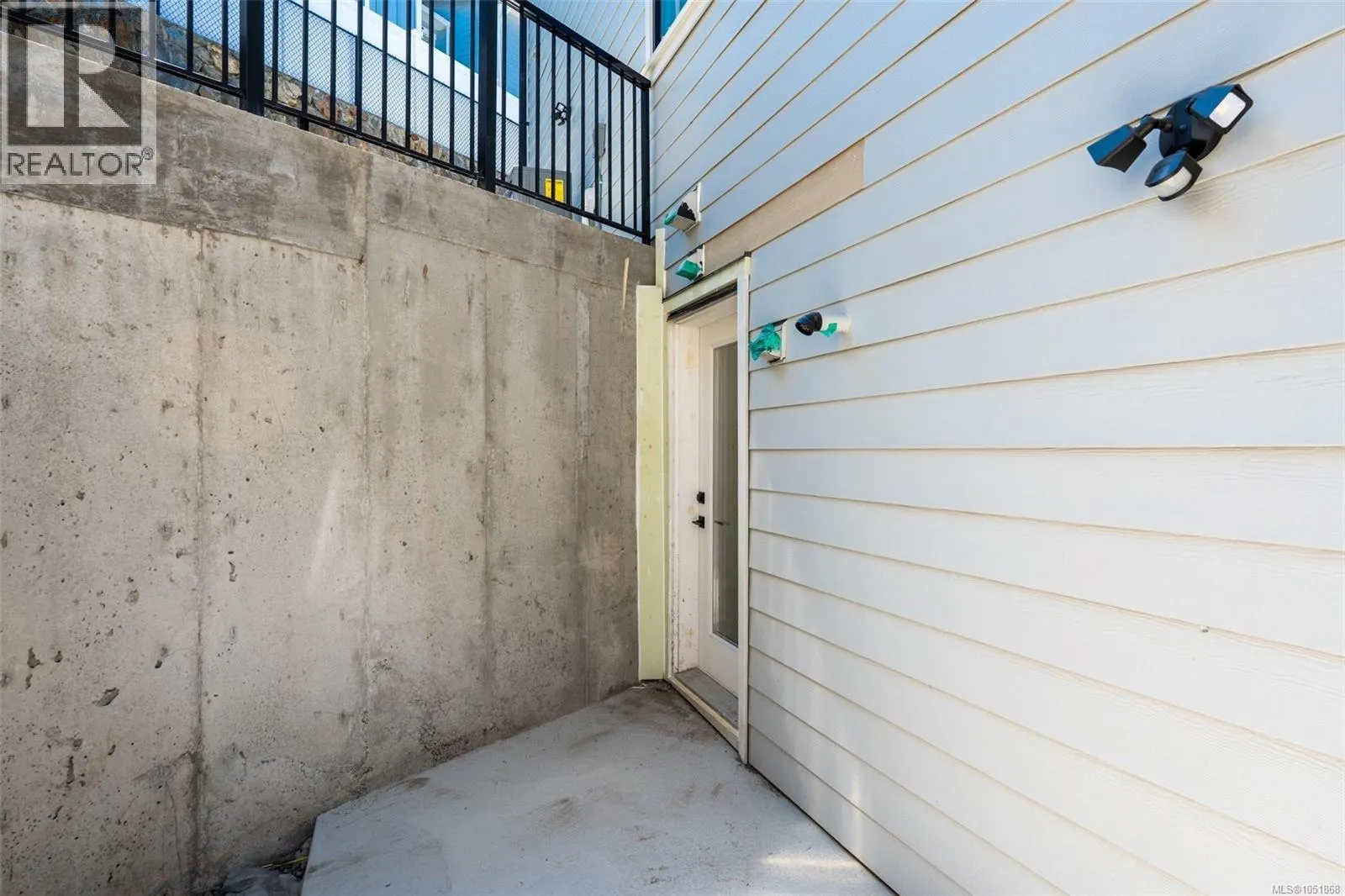 833 Blackbird Pl