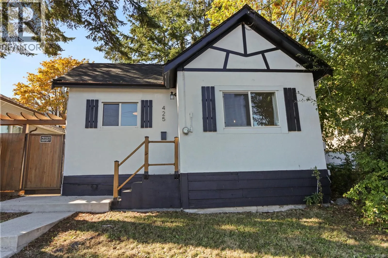 425 Stewart Ave