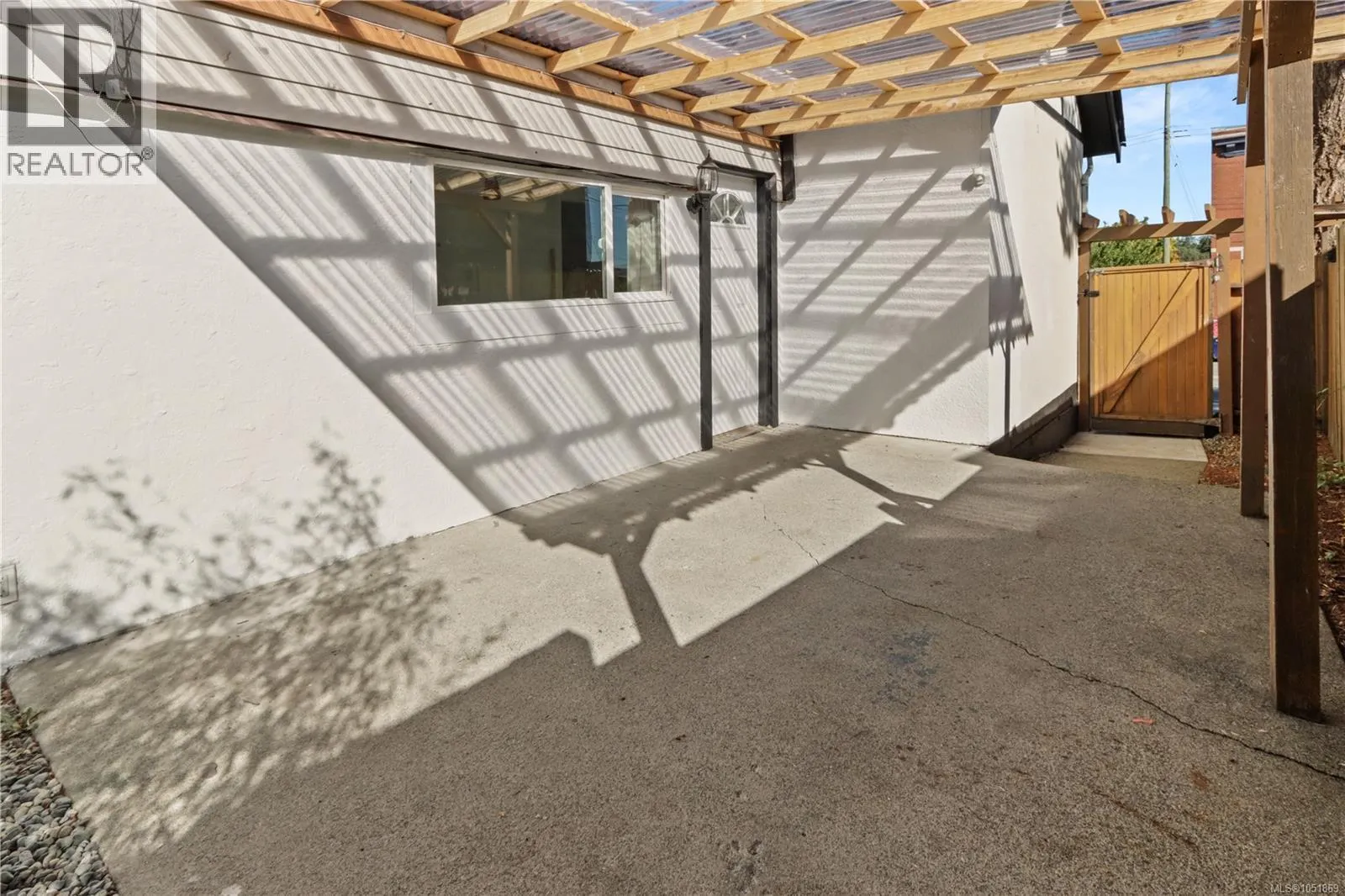 425 Stewart Ave