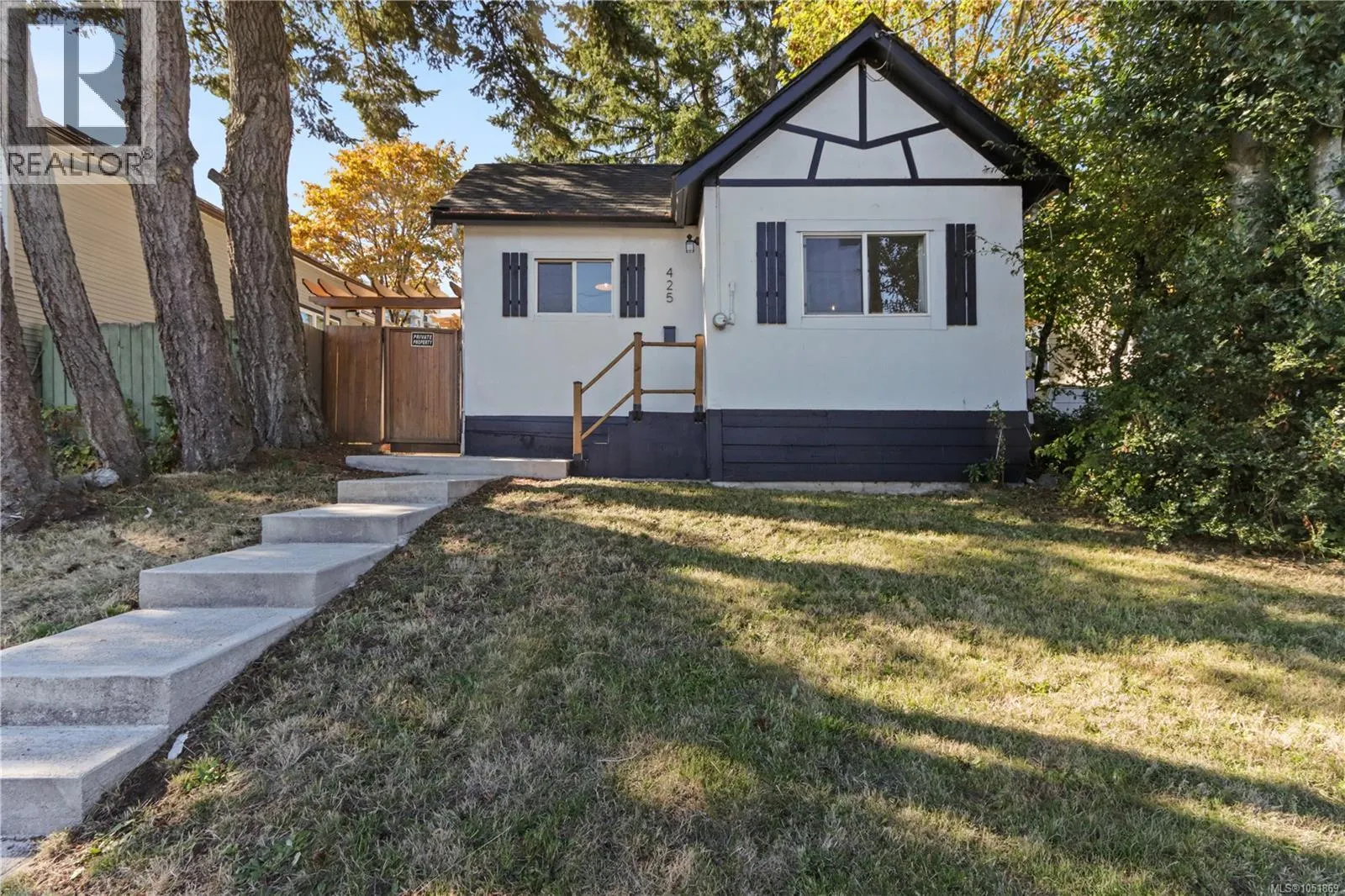 425 Stewart Ave