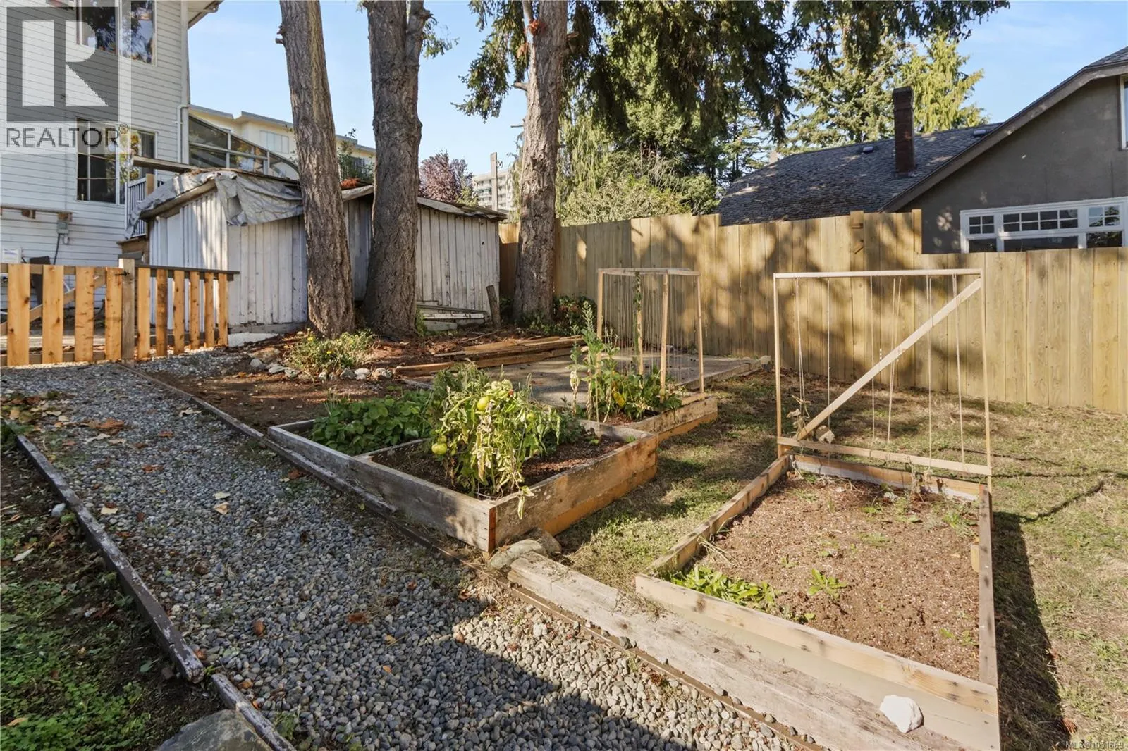 425 Stewart Ave