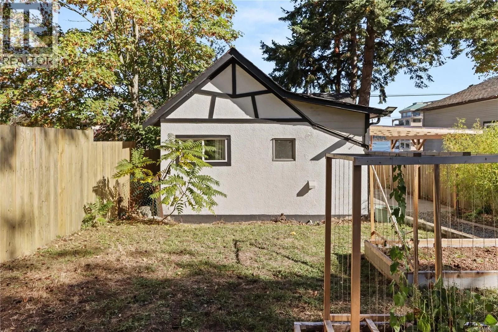 425 Stewart Ave