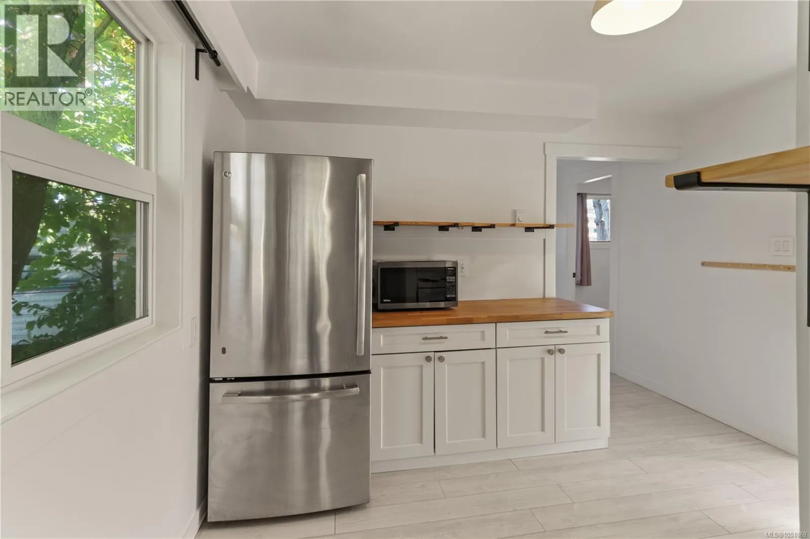 425 Stewart Ave