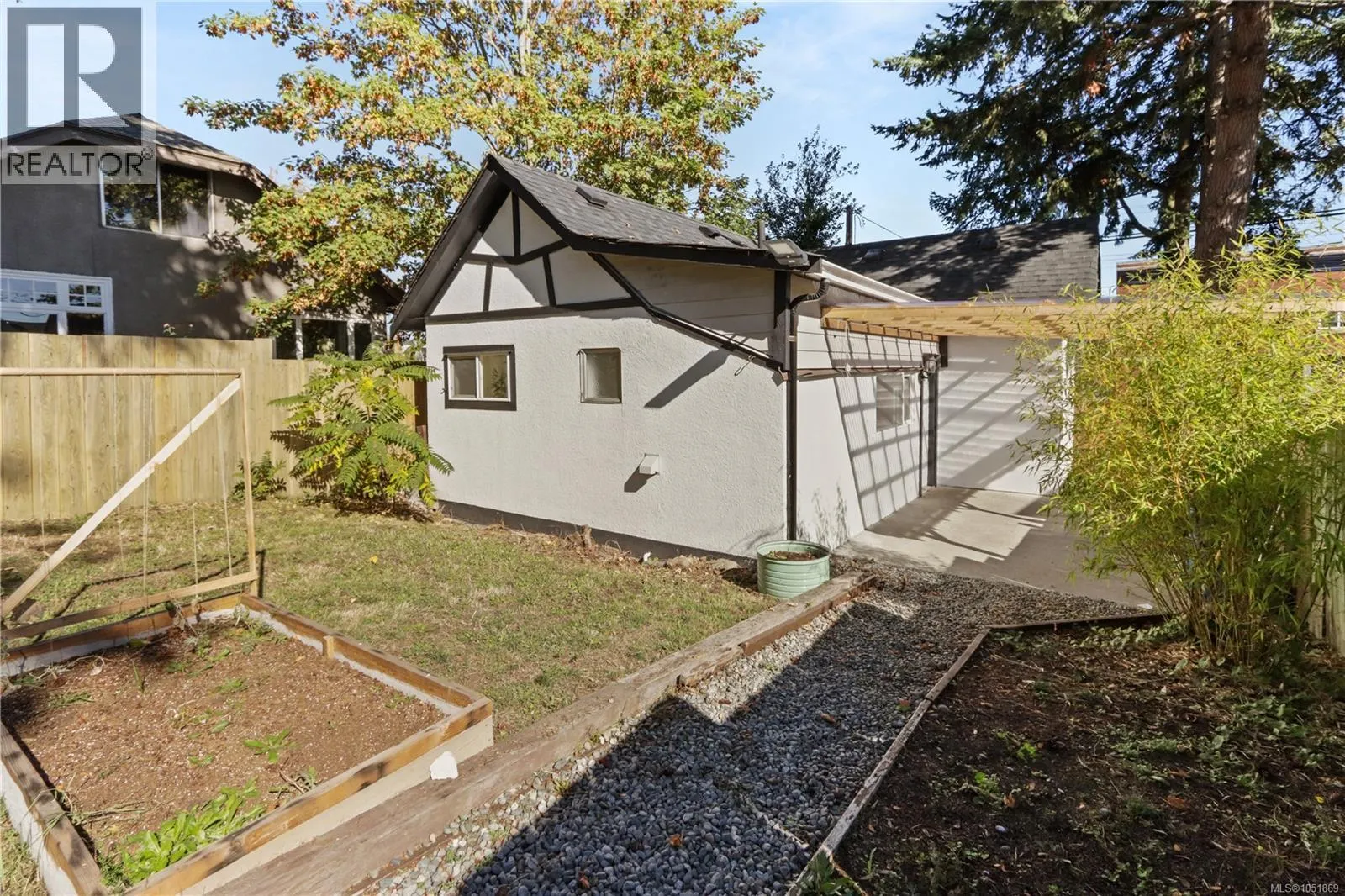 425 Stewart Ave