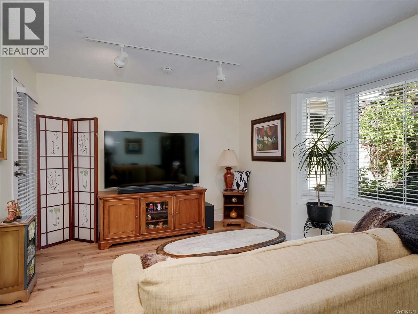 901 2829 Arbutus Rd