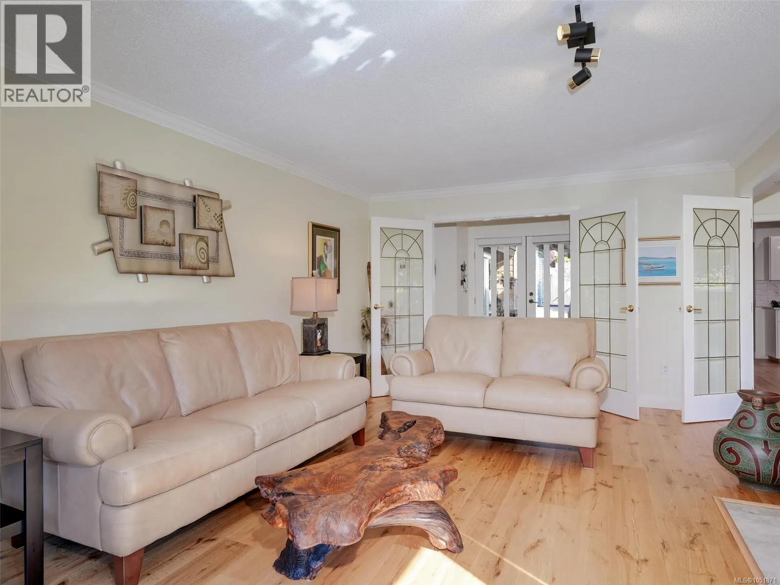 901 2829 Arbutus Rd
