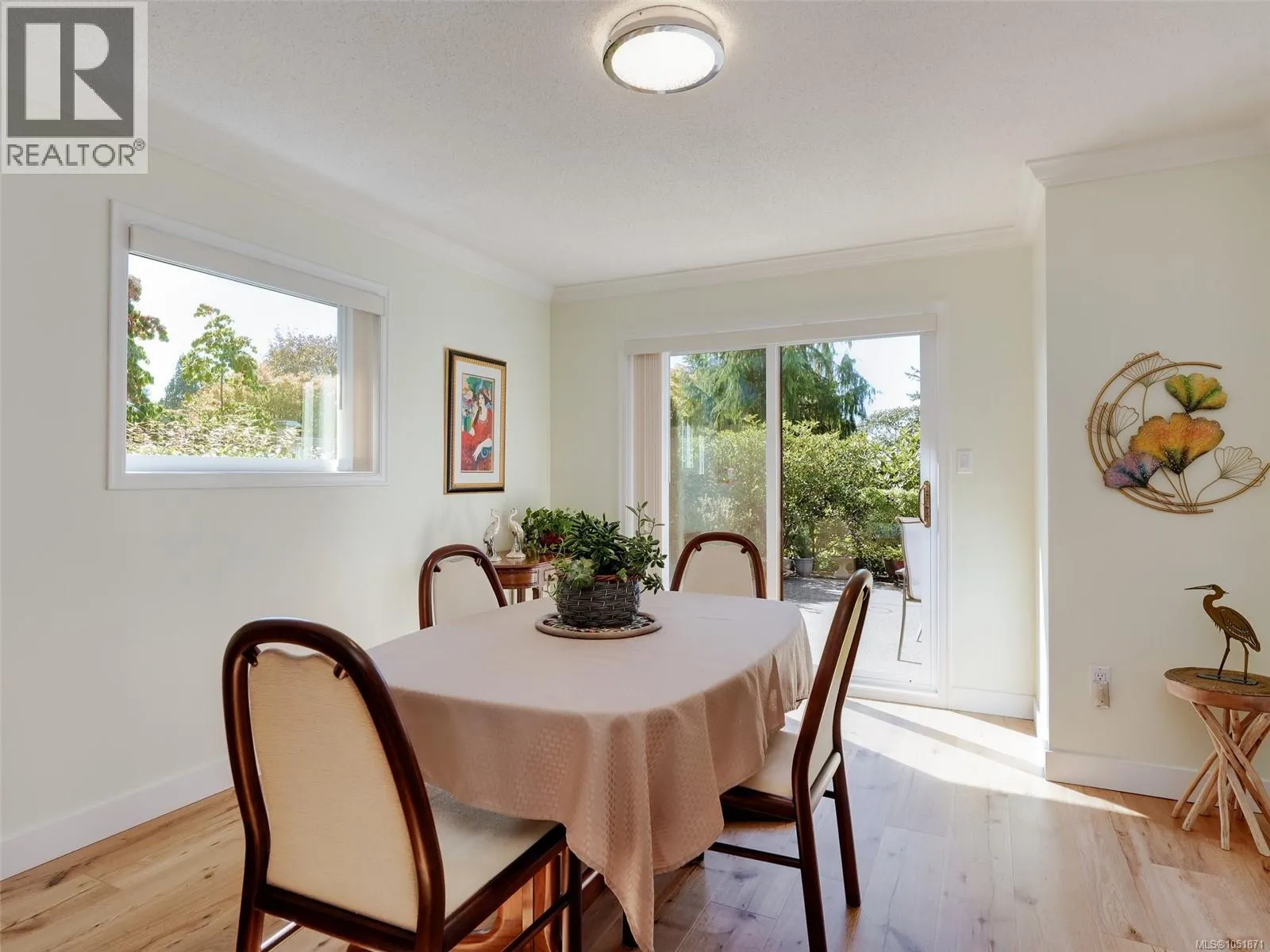 901 2829 Arbutus Rd