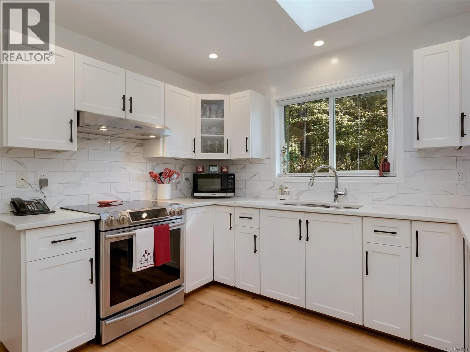 901 2829 Arbutus Rd