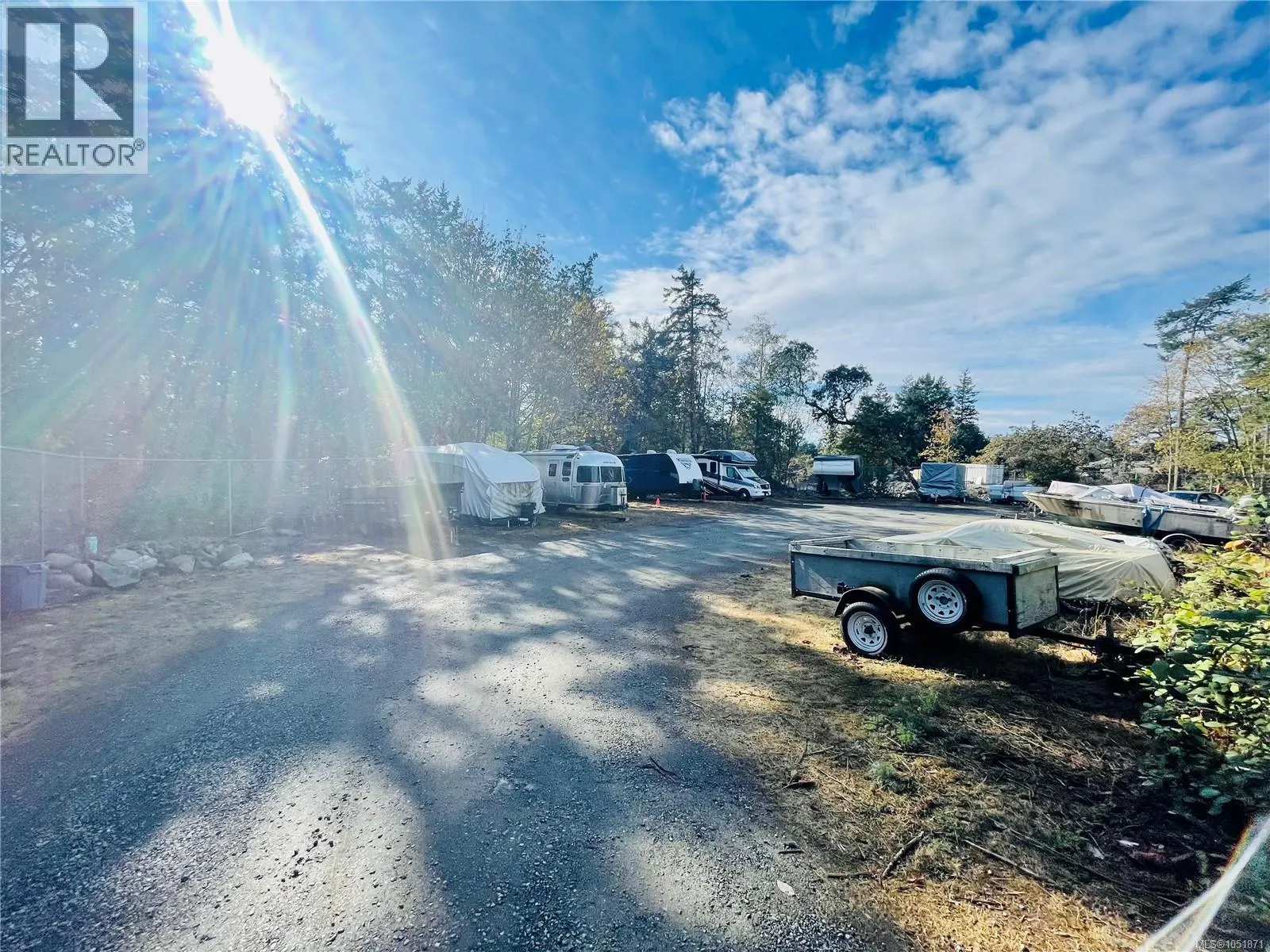 901 2829 Arbutus Rd