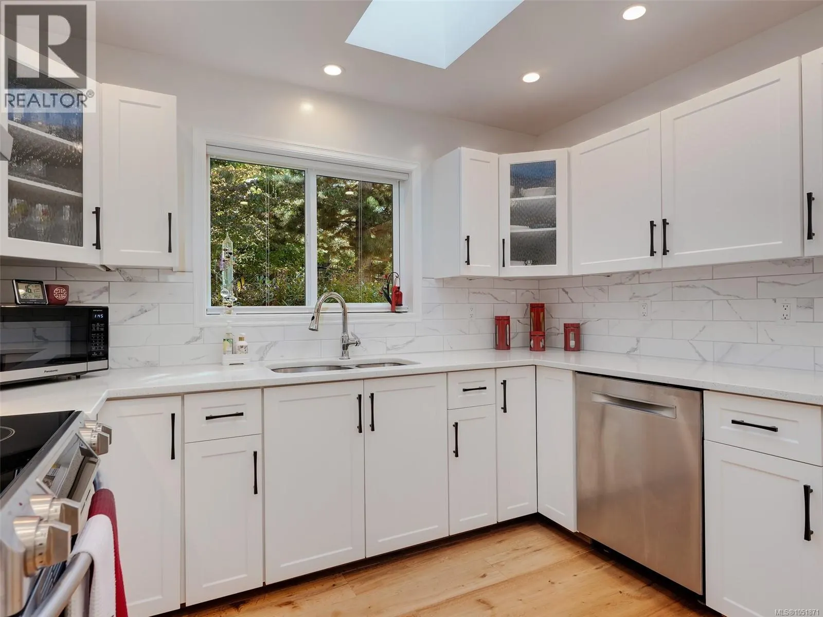901 2829 Arbutus Rd