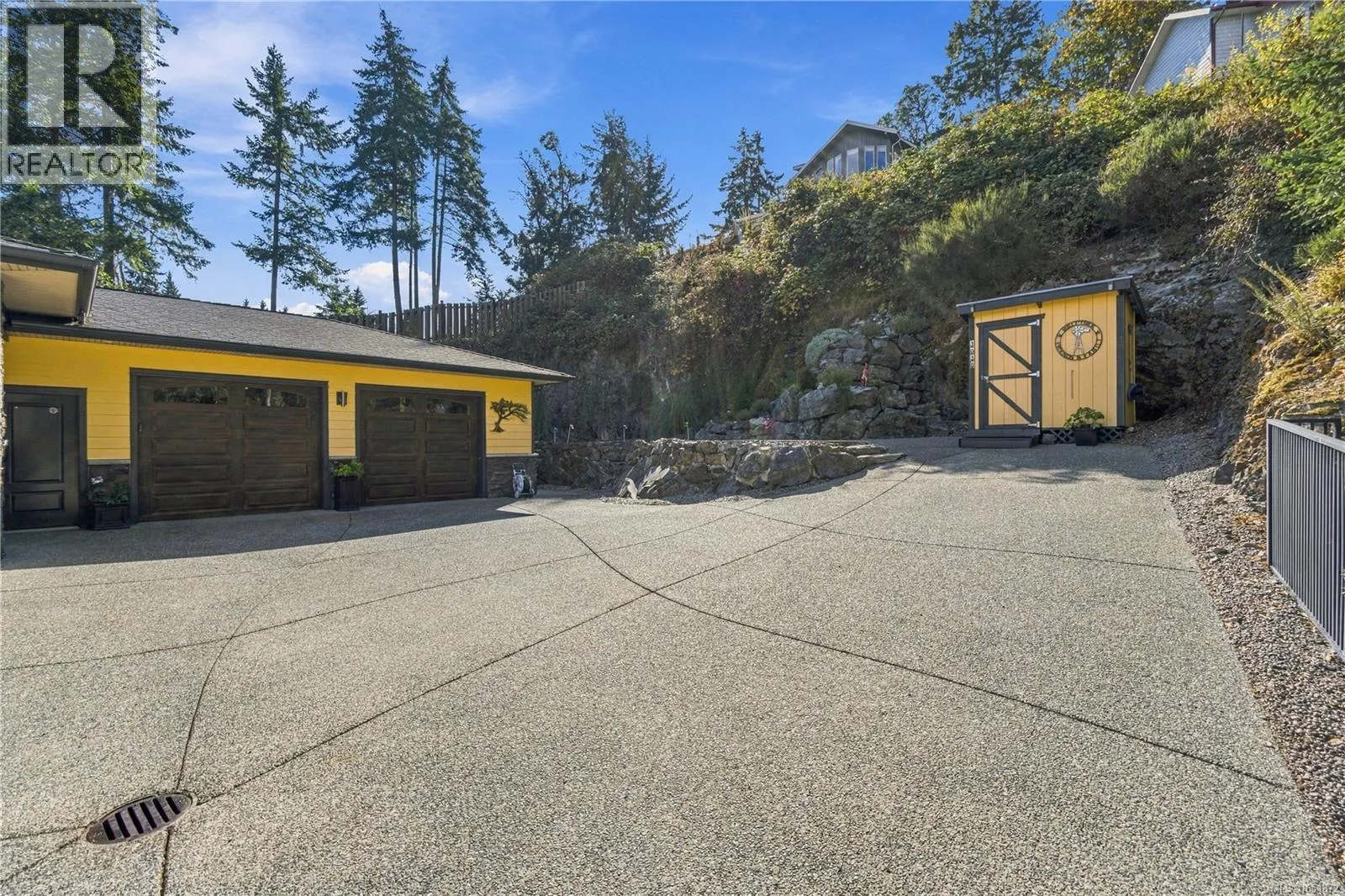 3030 Dolphin Dr