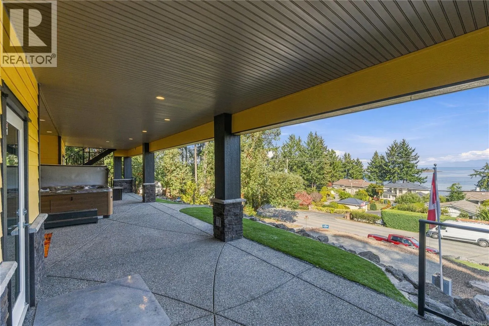 3030 Dolphin Dr