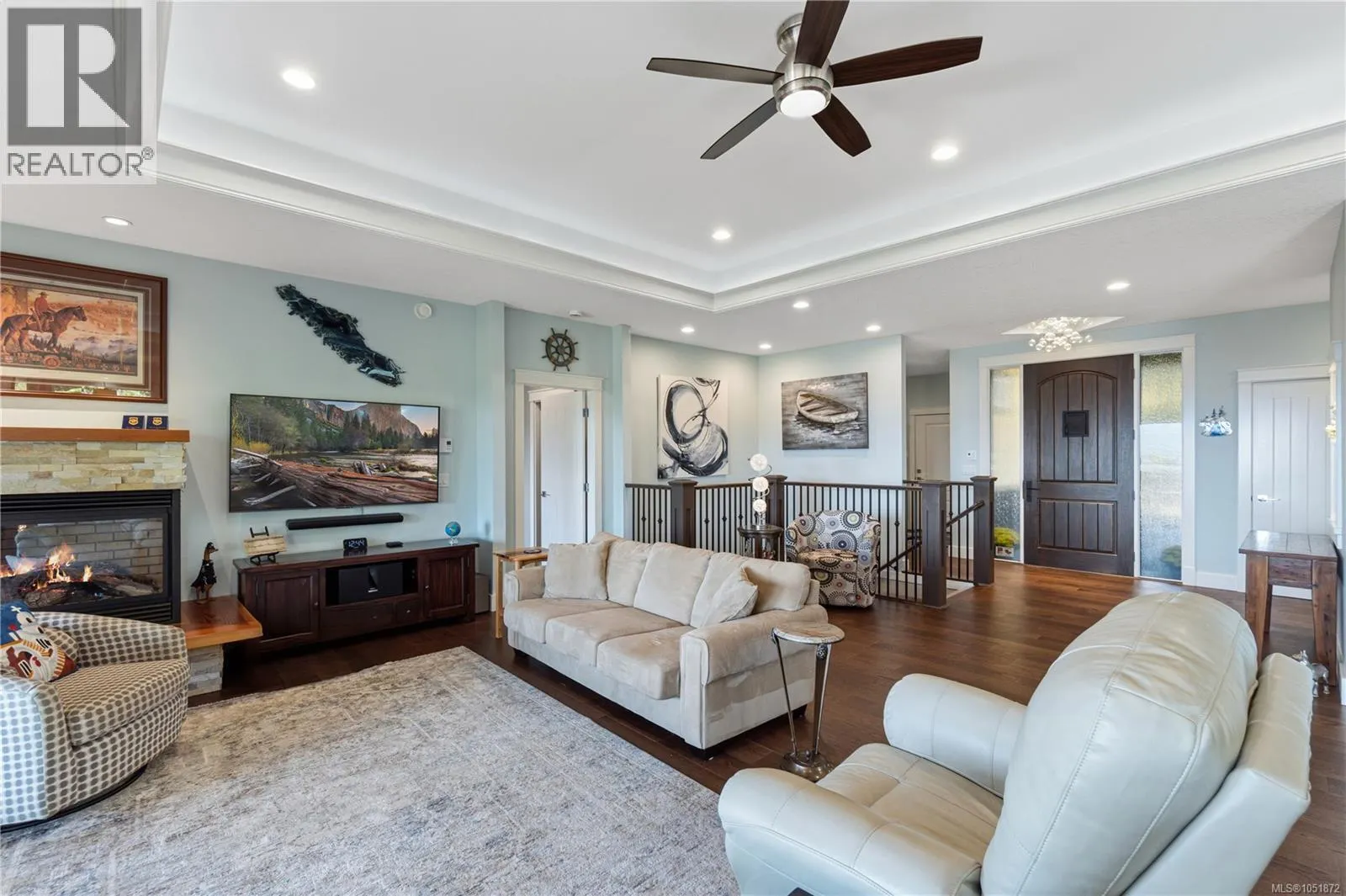 3030 Dolphin Dr