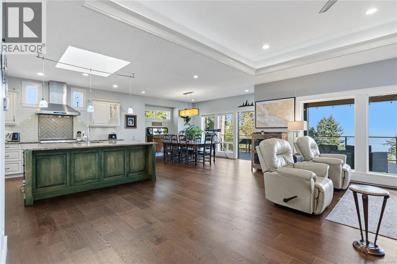 3030 Dolphin Dr