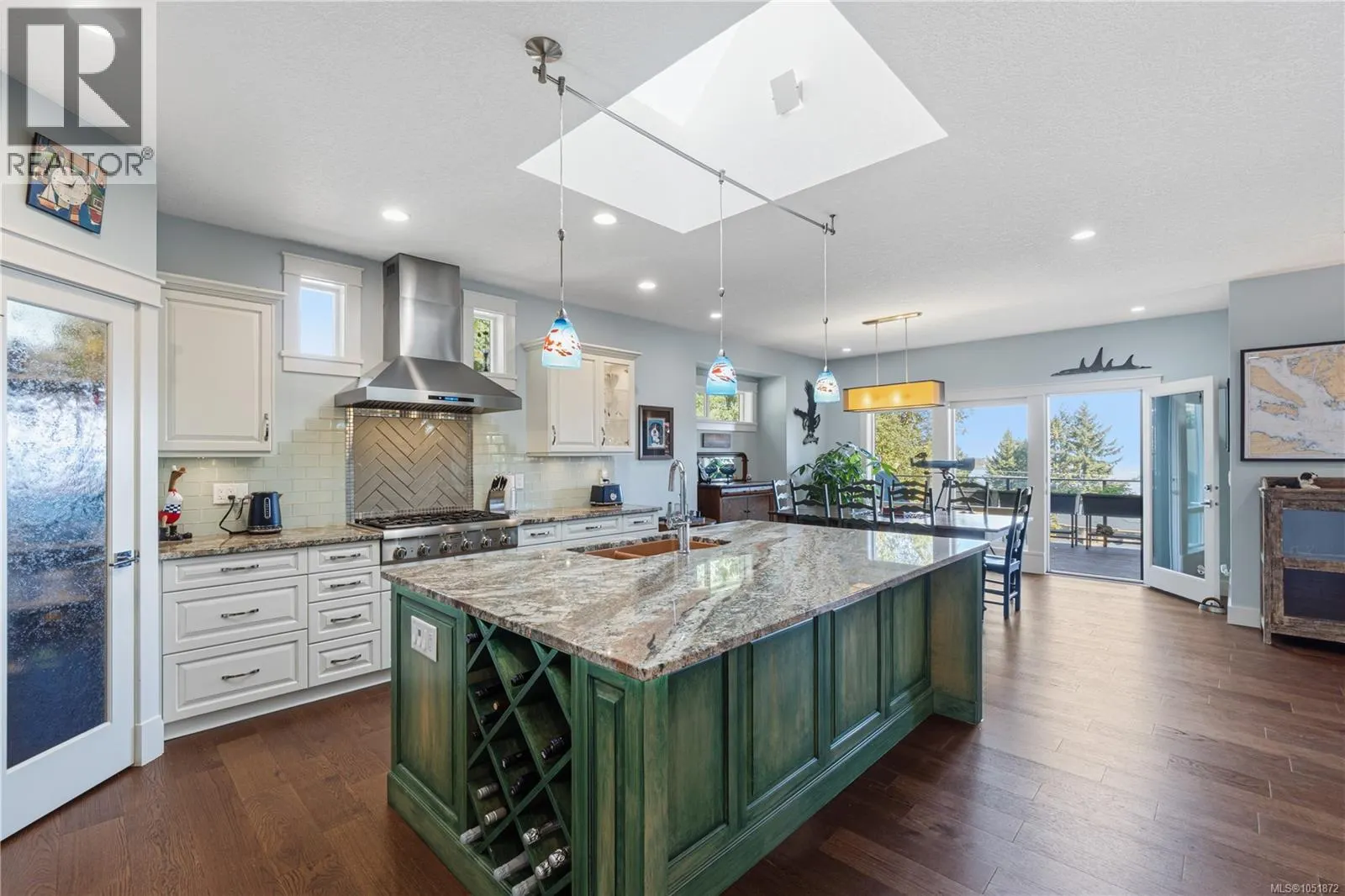 3030 Dolphin Dr