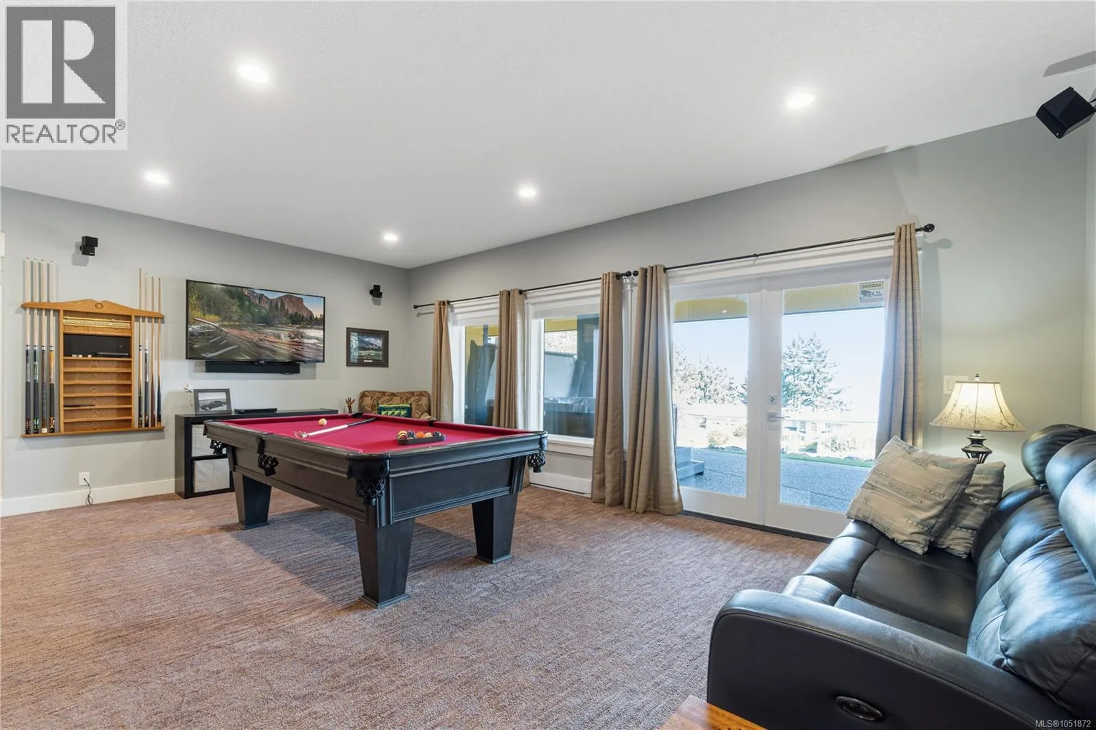 3030 Dolphin Dr