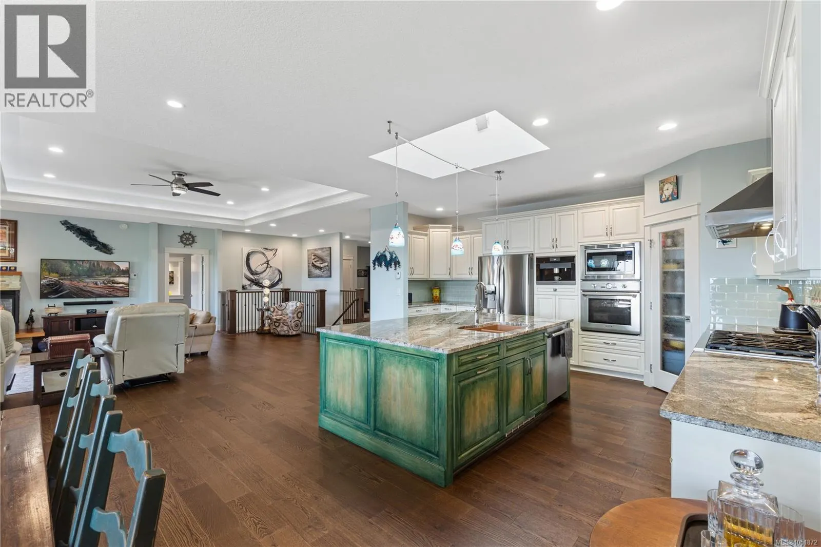 3030 Dolphin Dr
