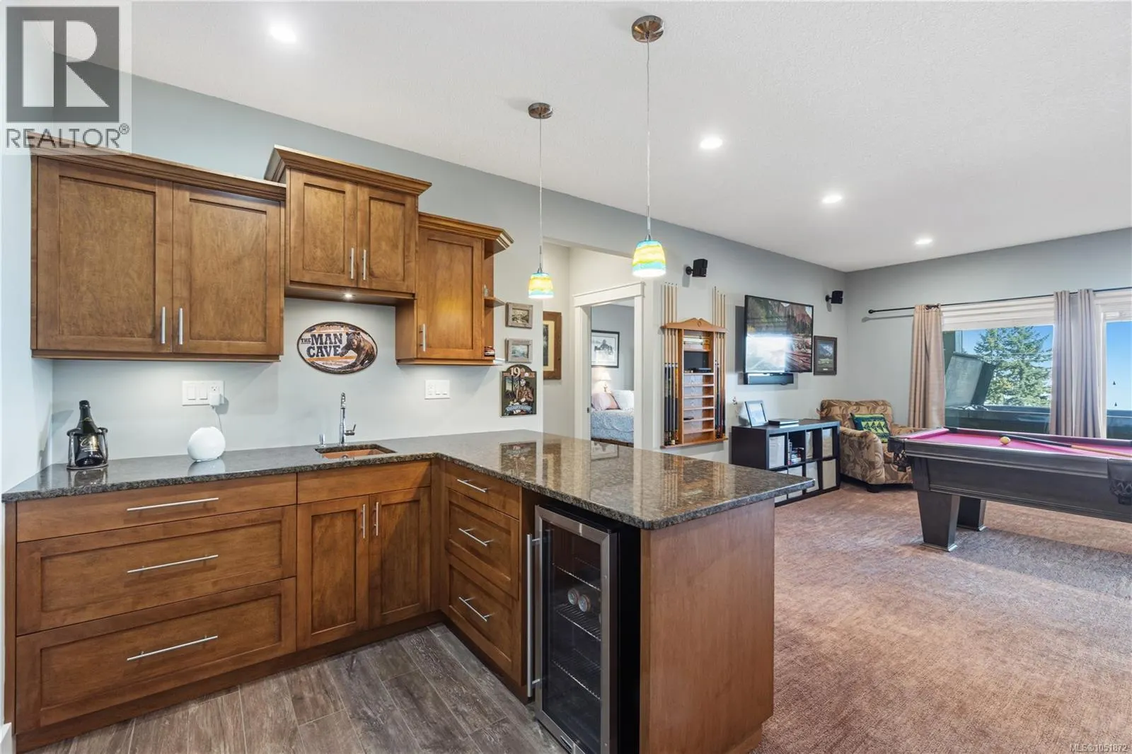 3030 Dolphin Dr