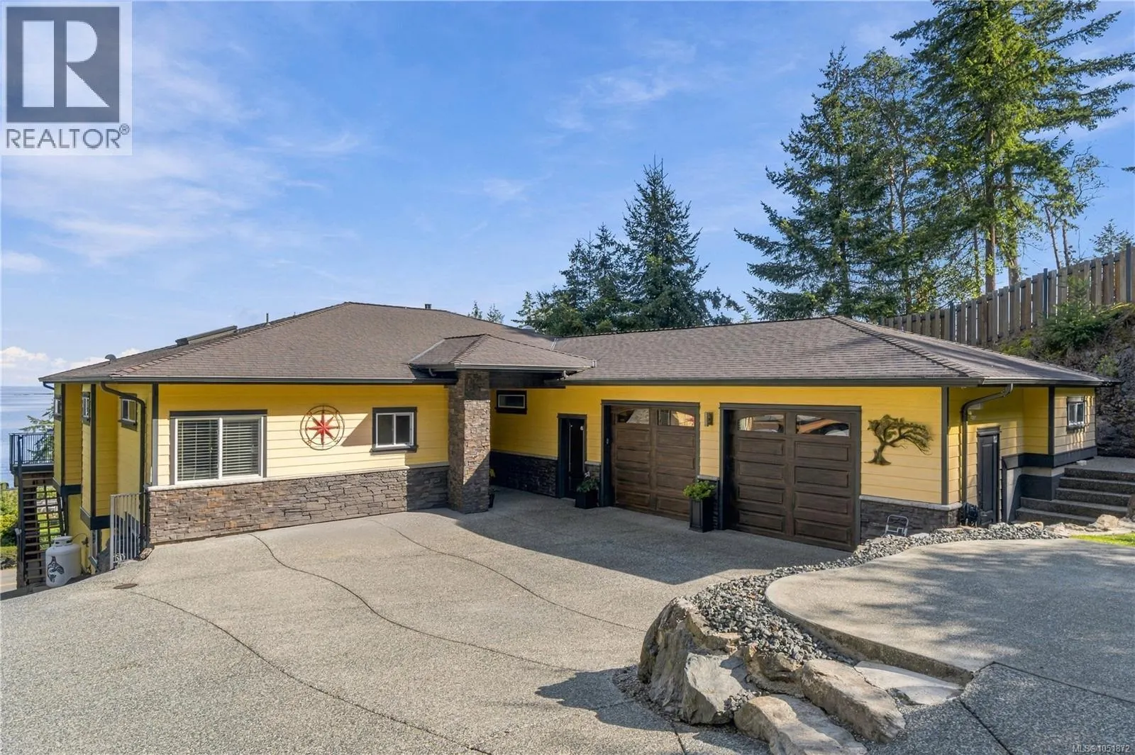 3030 Dolphin Dr