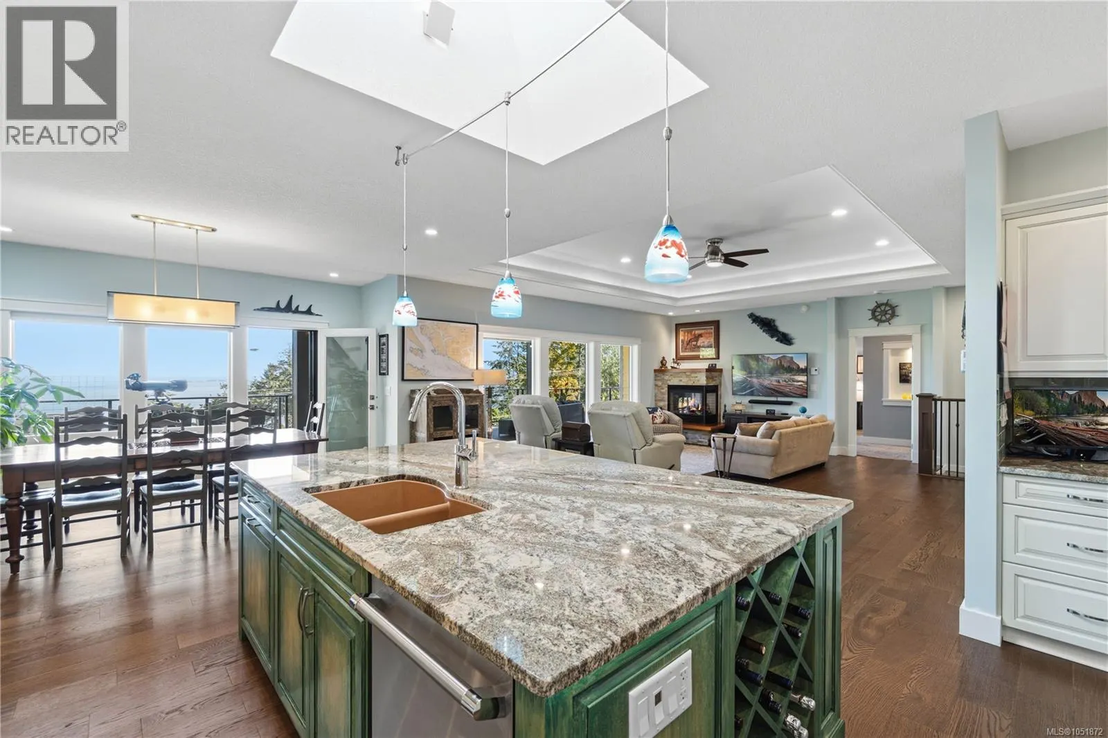 3030 Dolphin Dr