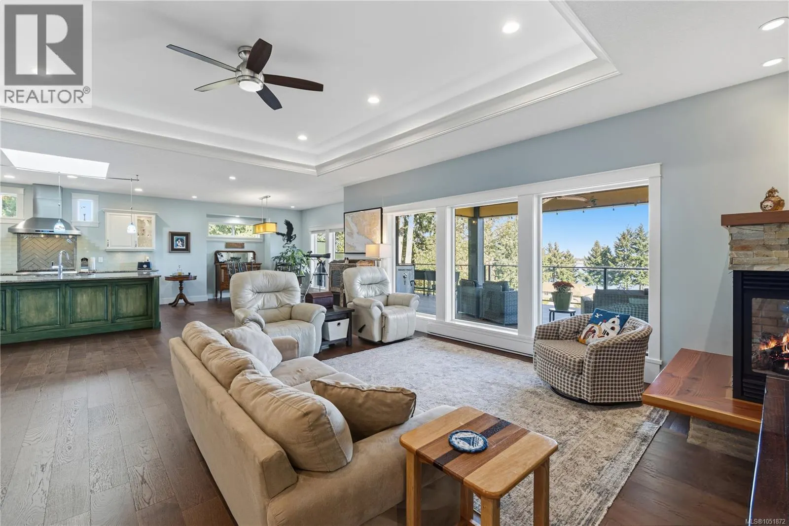 3030 Dolphin Dr