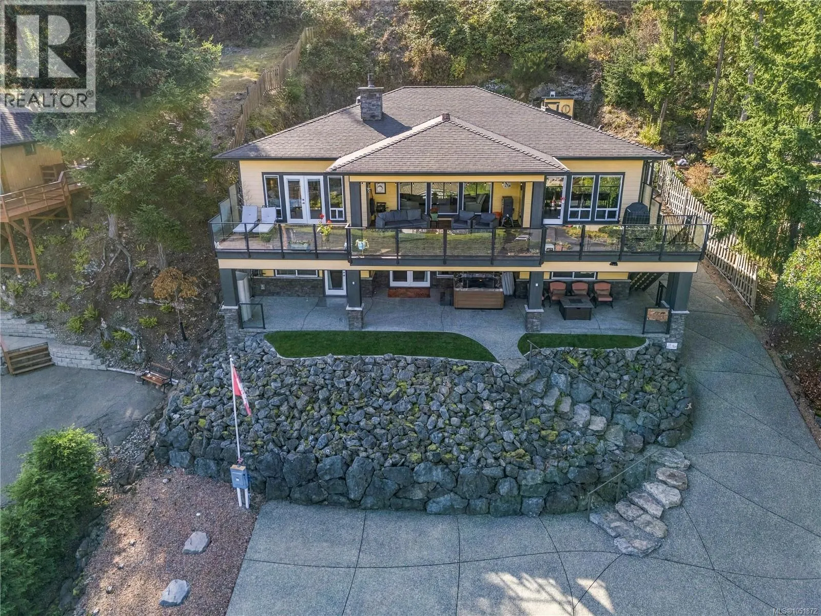 3030 Dolphin Dr