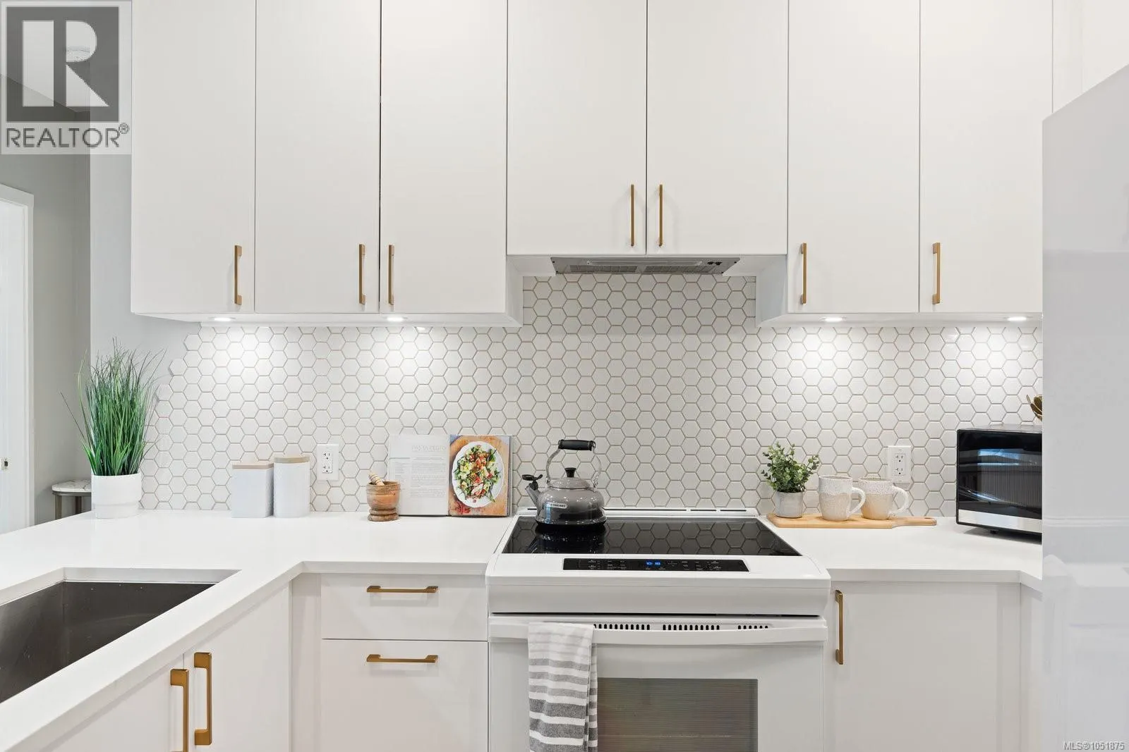 303 2348 Beacon Ave