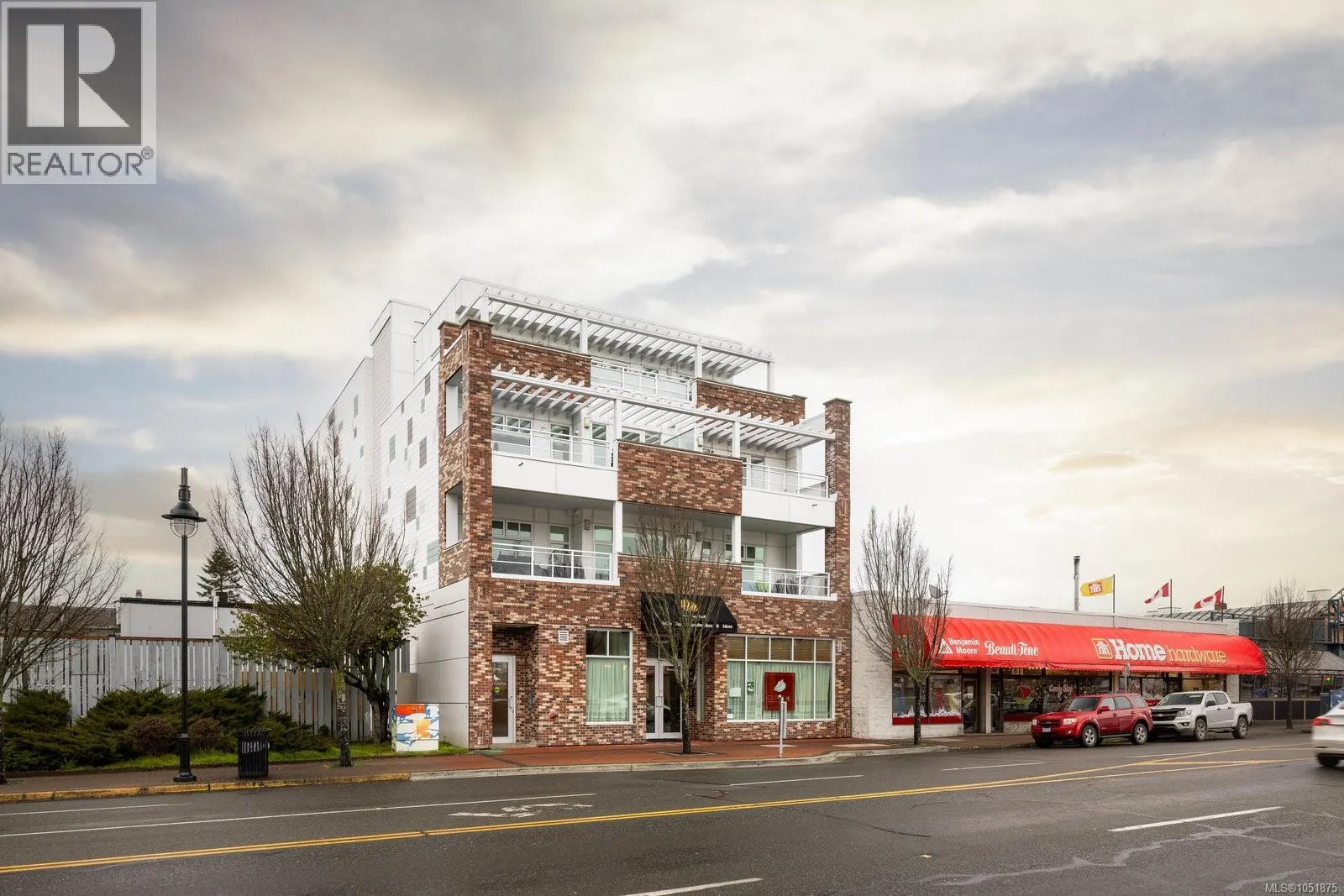303 2348 Beacon Ave