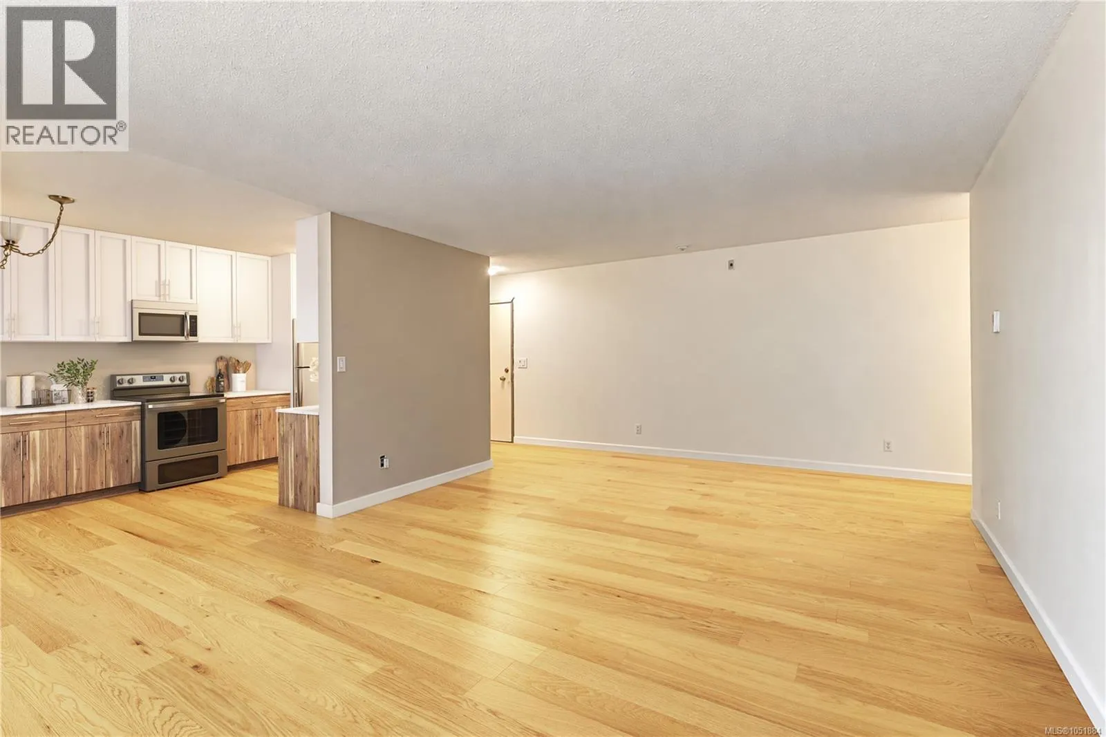 206 3800 Quadra St