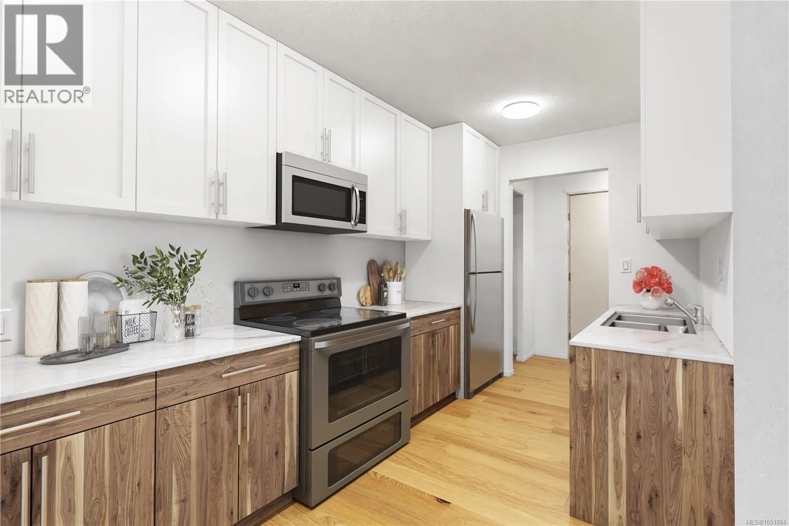 206 3800 Quadra St