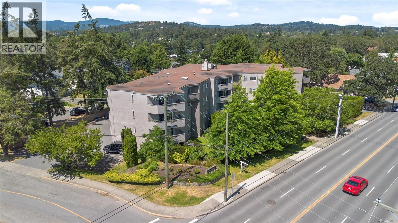 206 3800 Quadra St