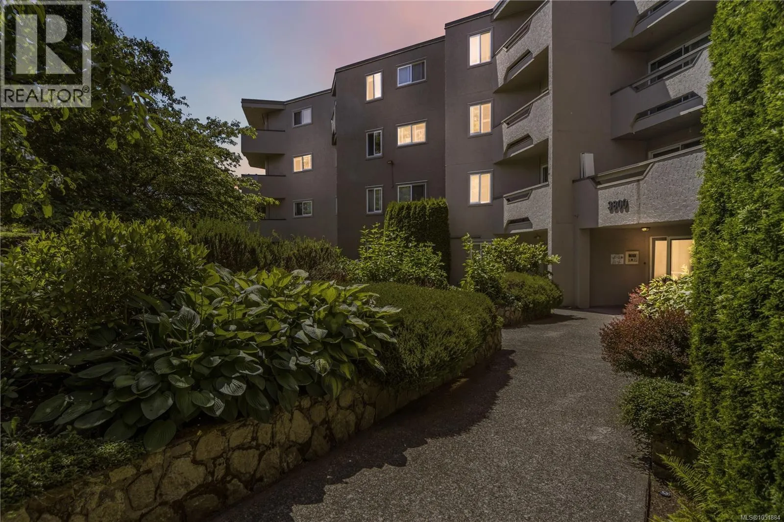 206 3800 Quadra St
