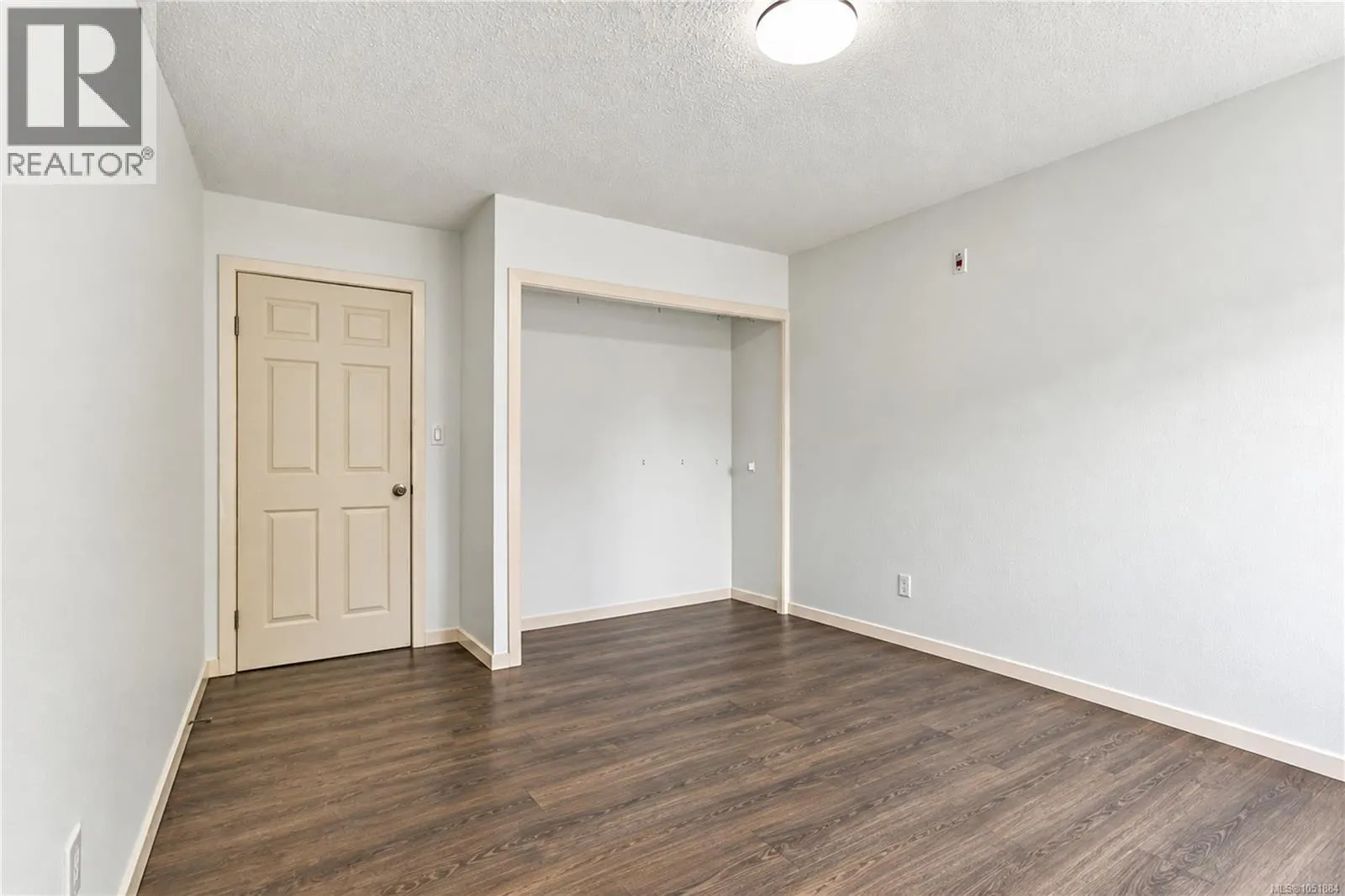 206 3800 Quadra St
