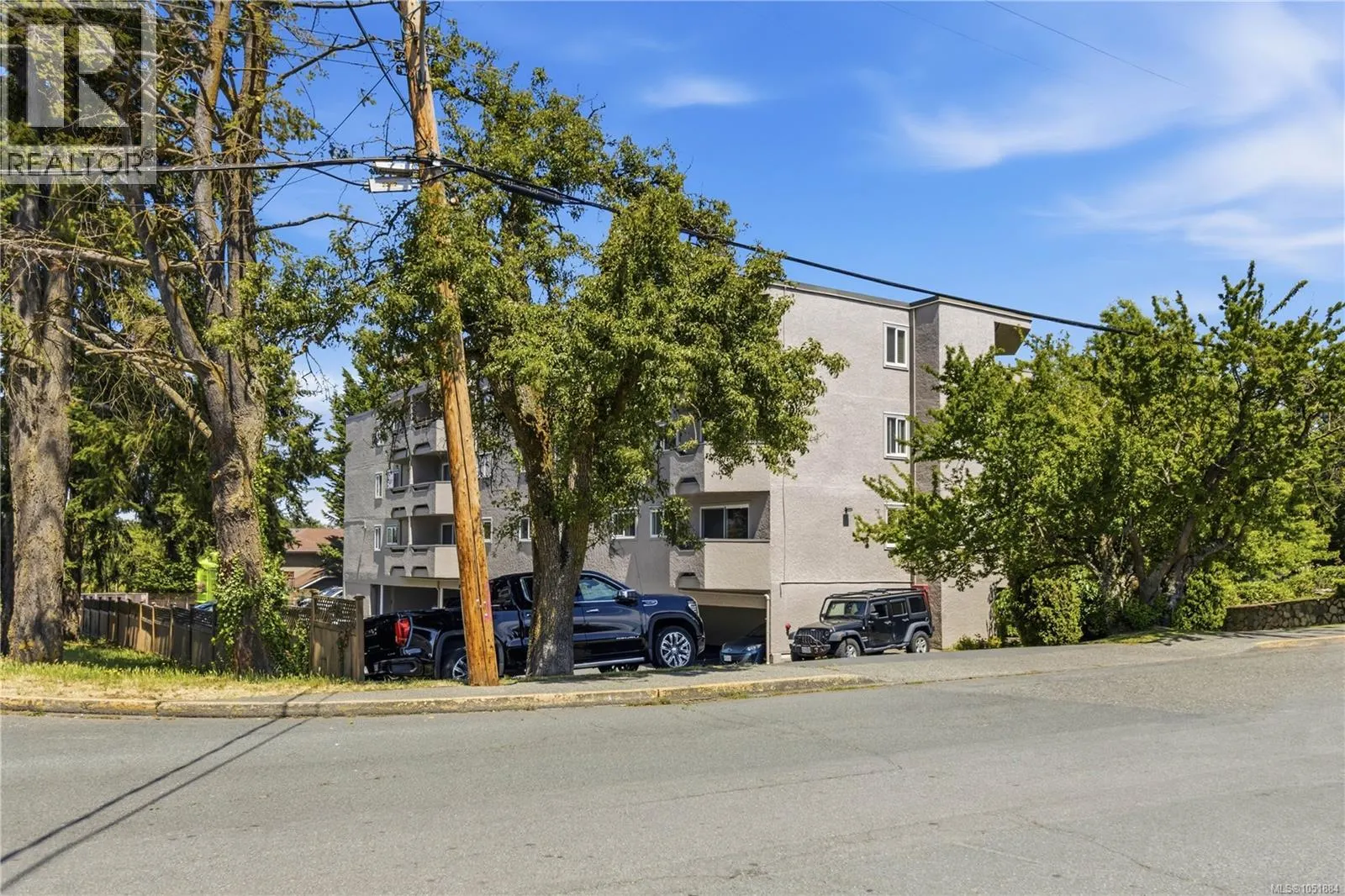 206 3800 Quadra St