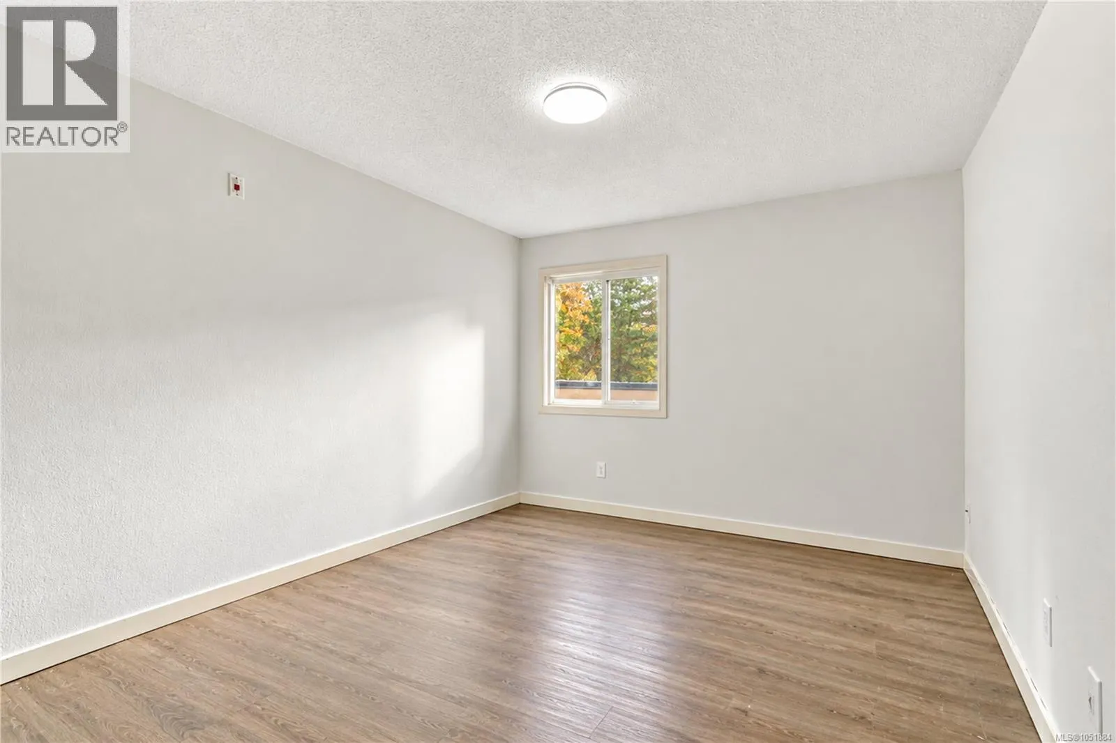 206 3800 Quadra St