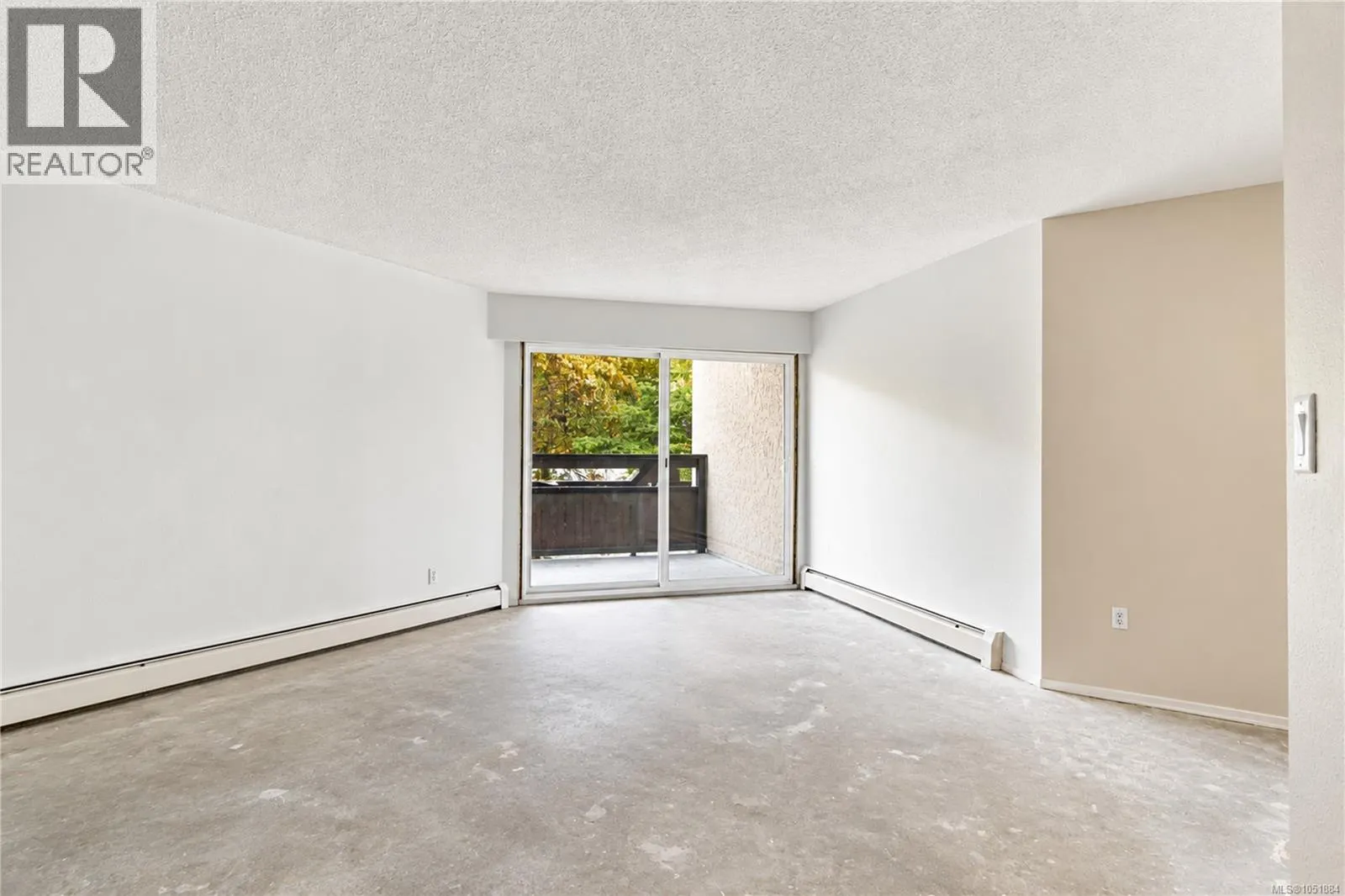 206 3800 Quadra St