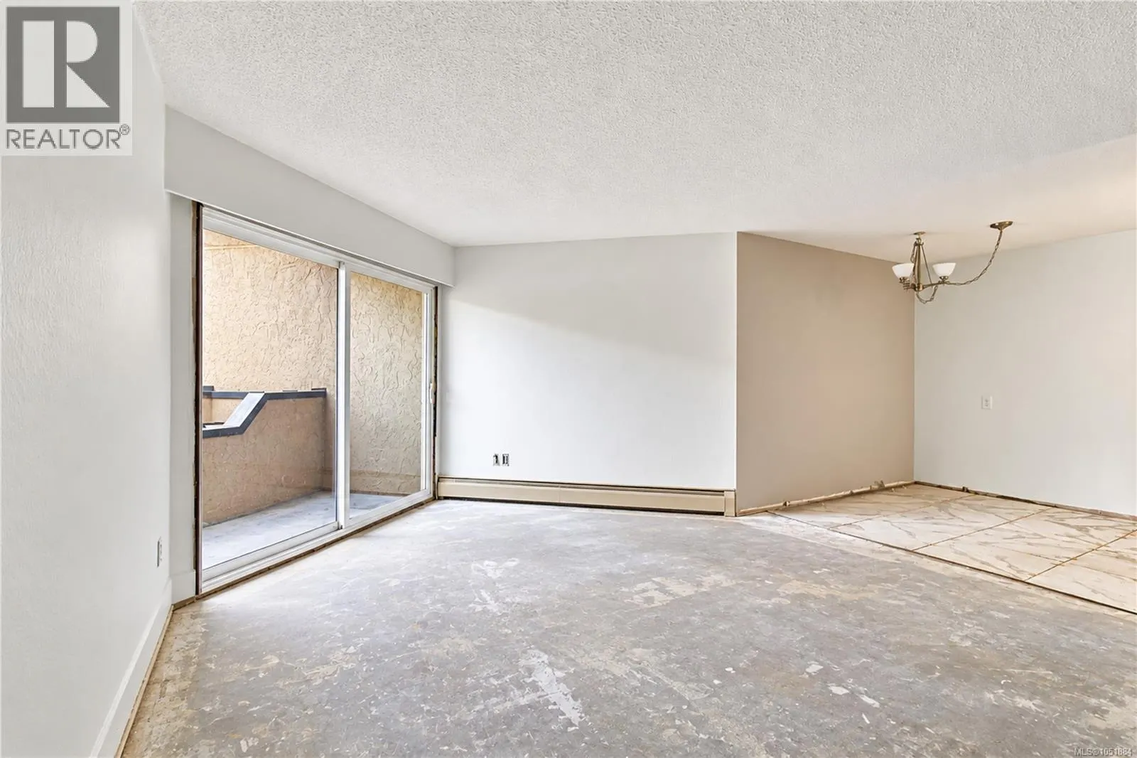 206 3800 Quadra St