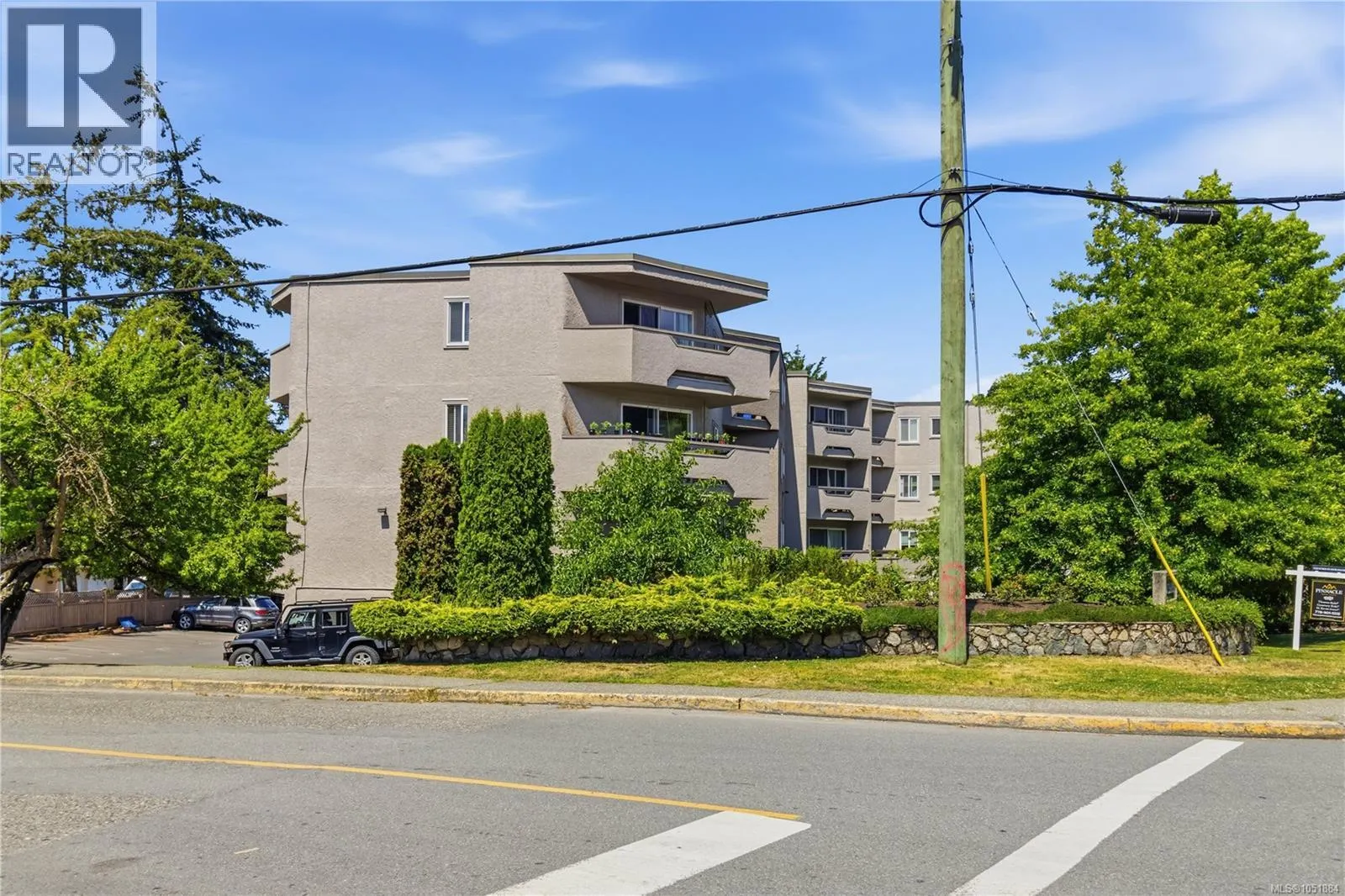 206 3800 Quadra St