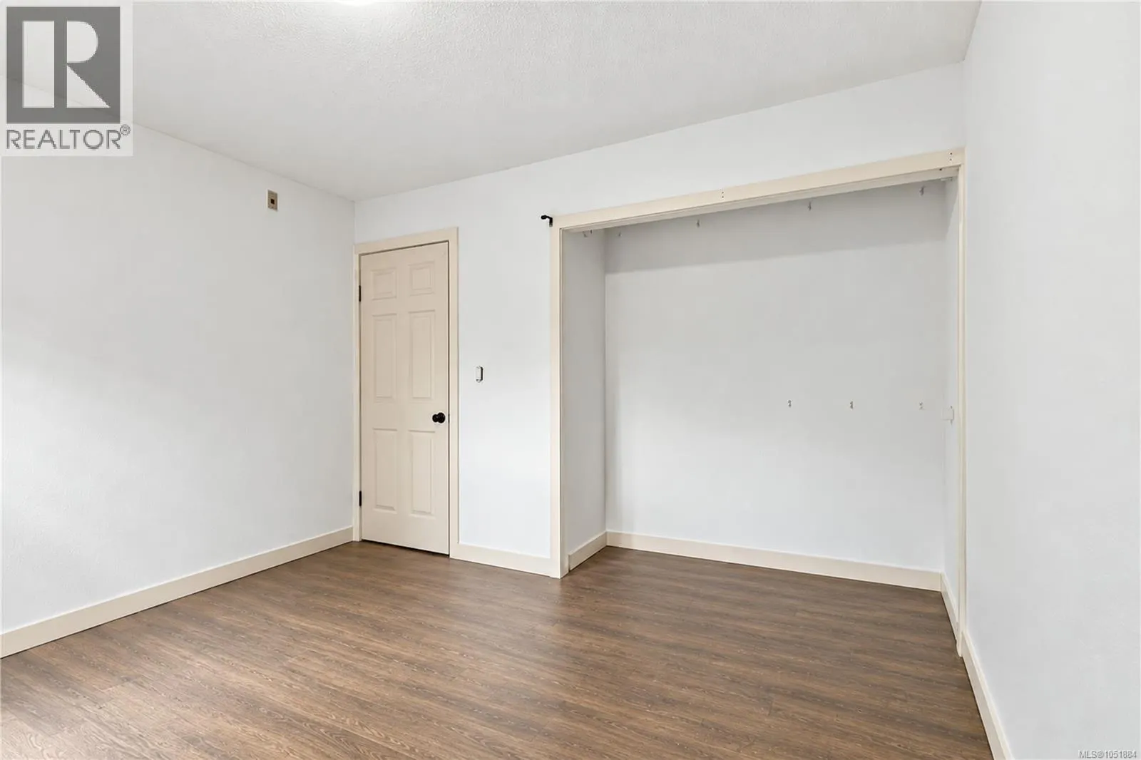 206 3800 Quadra St