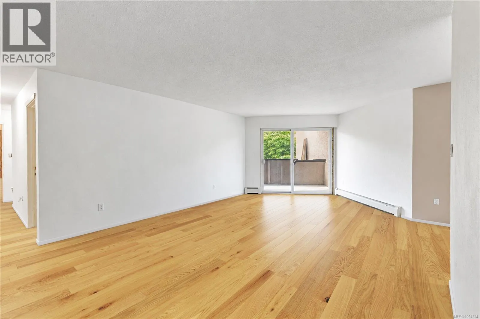 206 3800 Quadra St