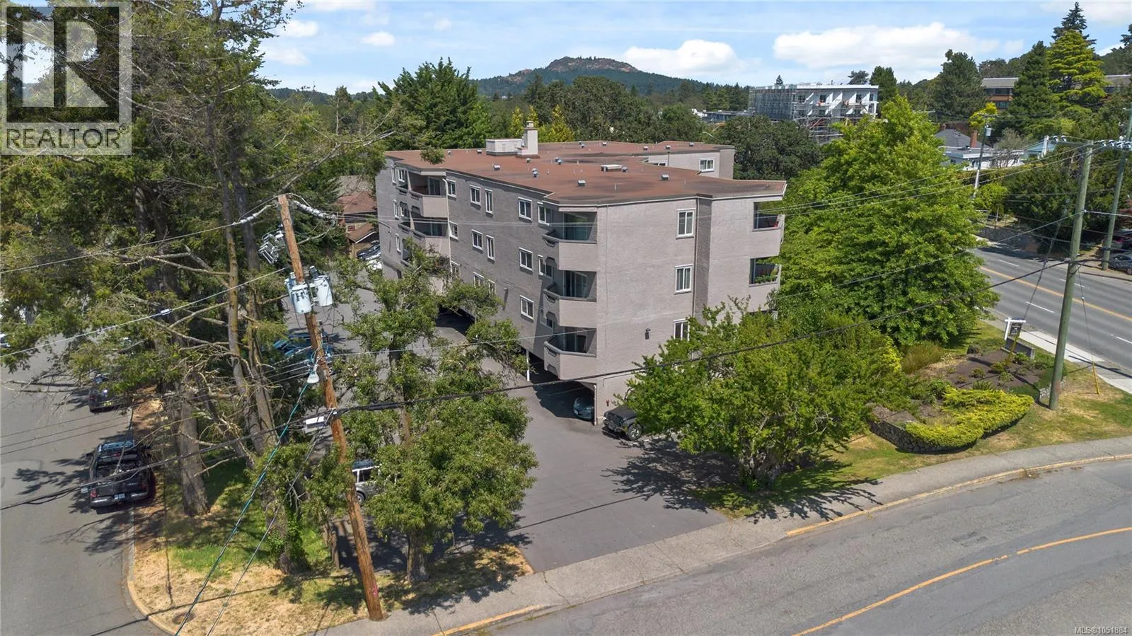 206 3800 Quadra St