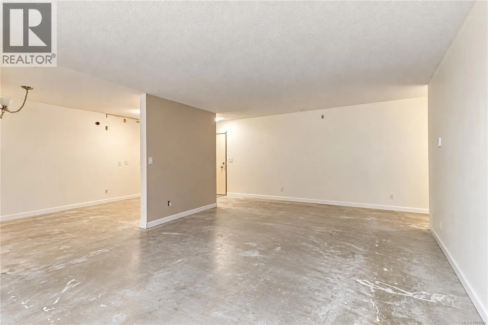 206 3800 Quadra St
