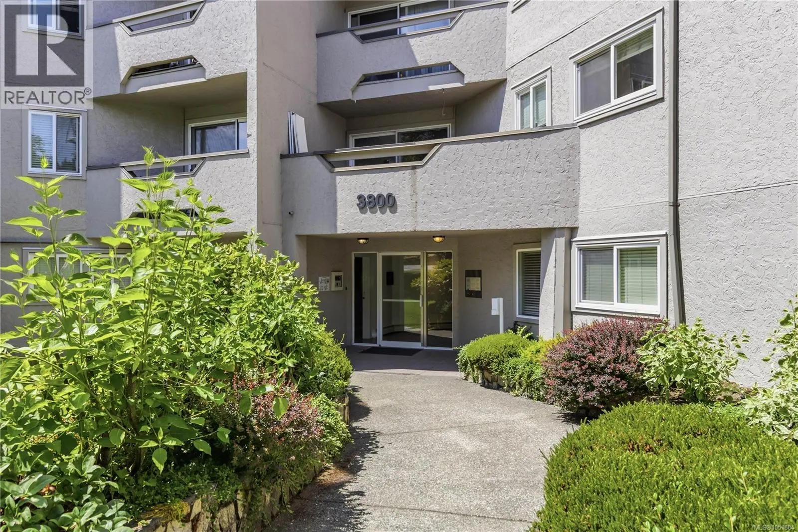 206 3800 Quadra St