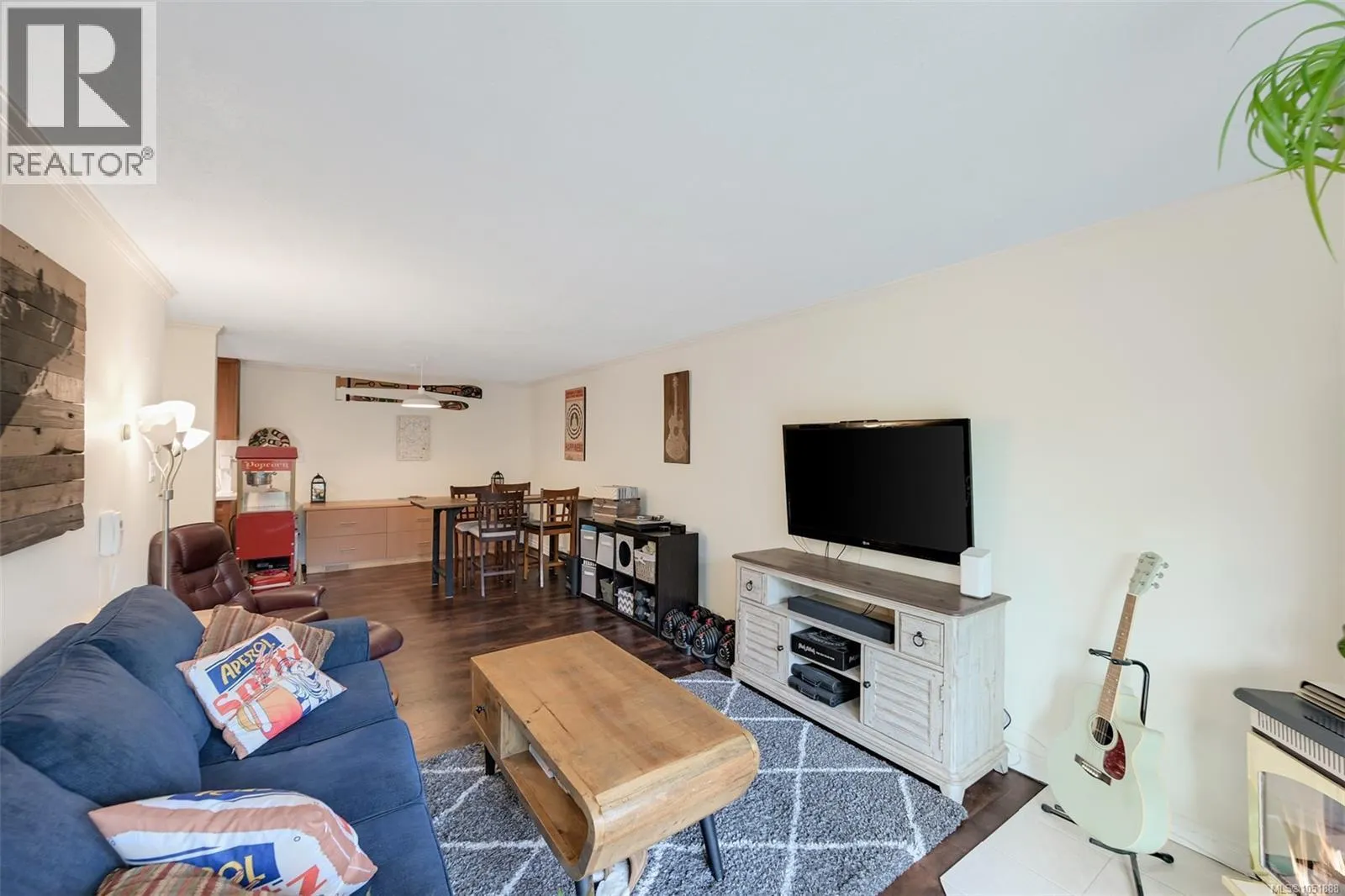 206 2022 Foul Bay Rd