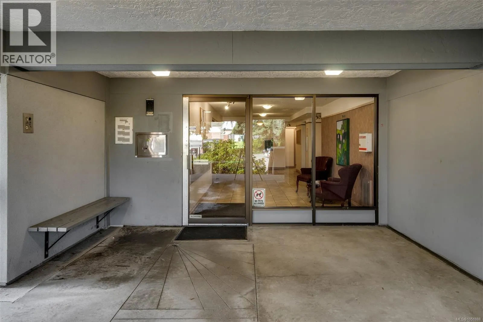 206 2022 Foul Bay Rd