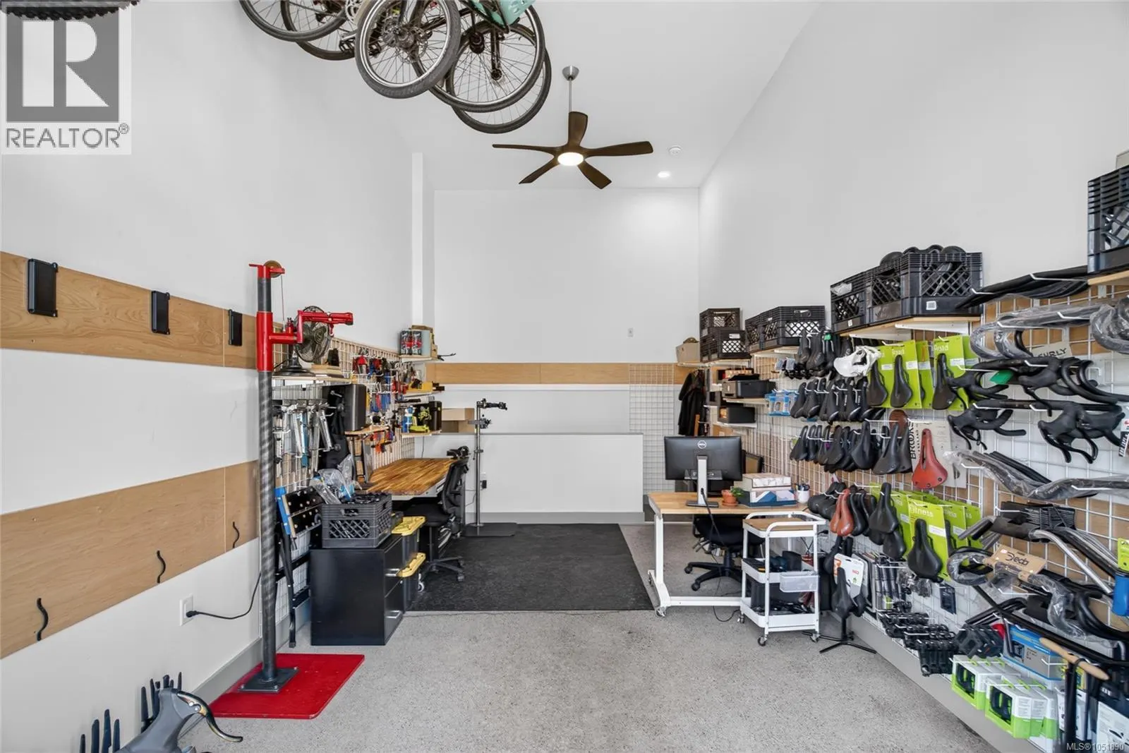 101 7162 West Saanich Rd